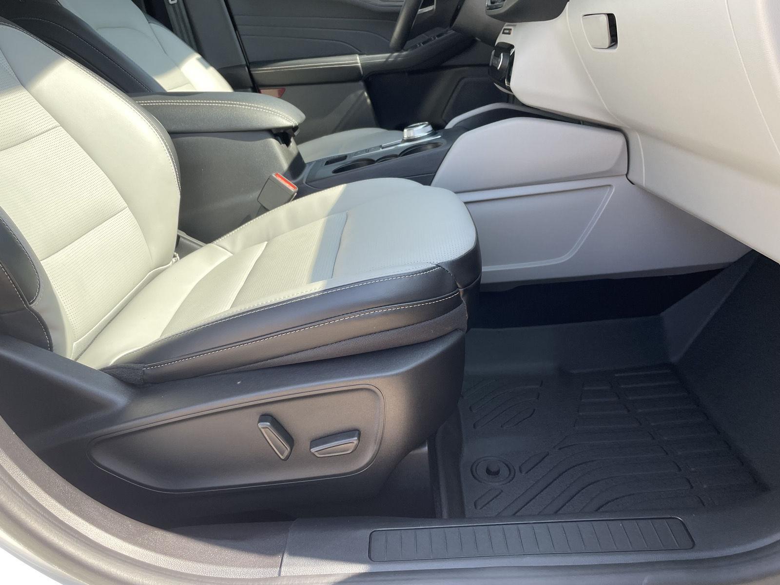 Vehicle photo 19