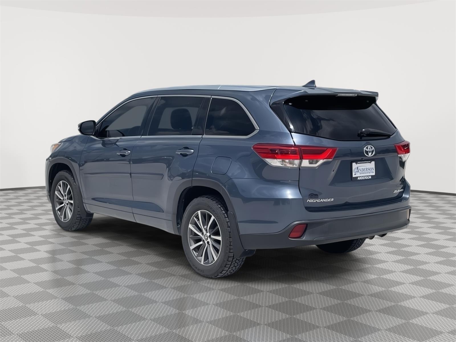 Vehicle photo 4