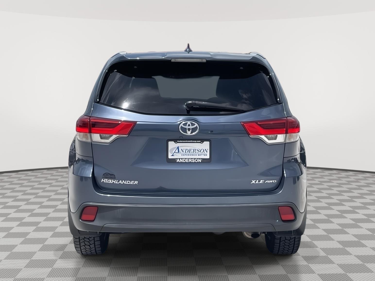Vehicle photo 5