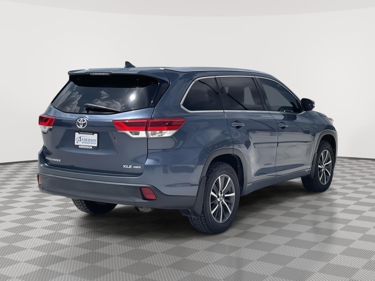 Vehicle photo 6