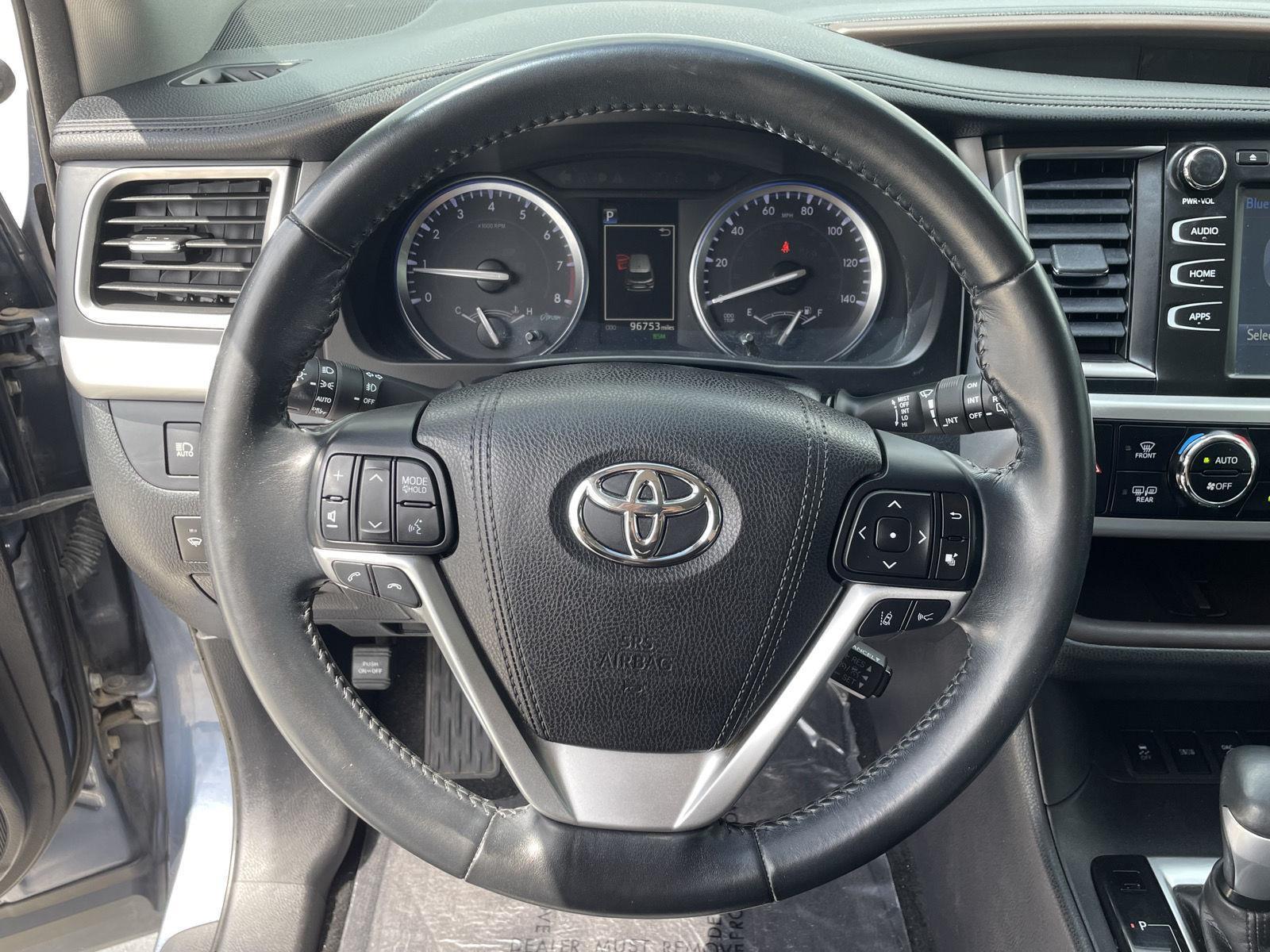 Vehicle photo 13