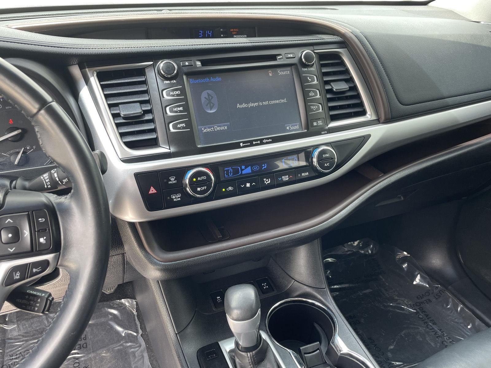 Vehicle photo 14