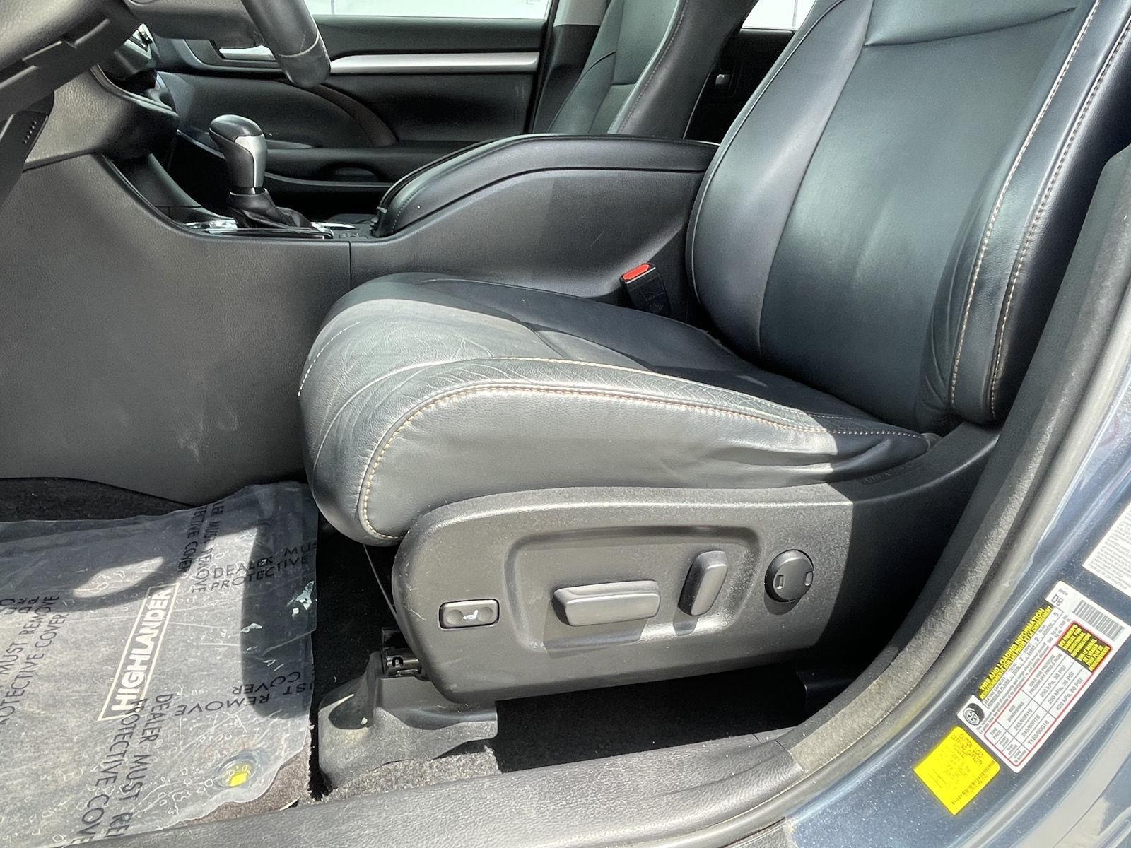Vehicle photo 17