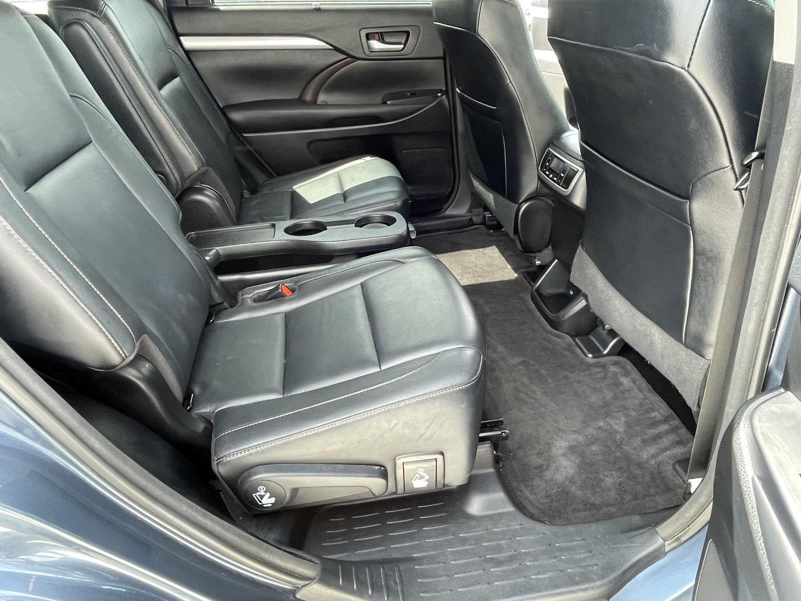 Vehicle photo 19