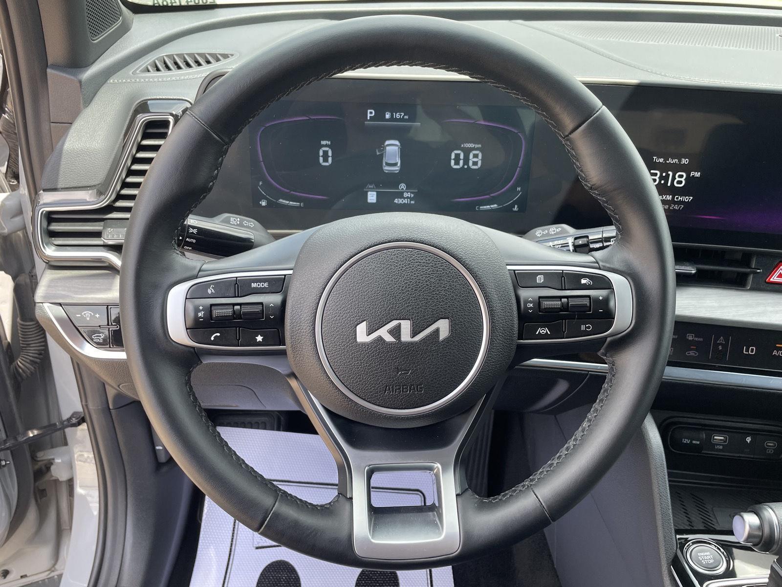 Vehicle photo 13