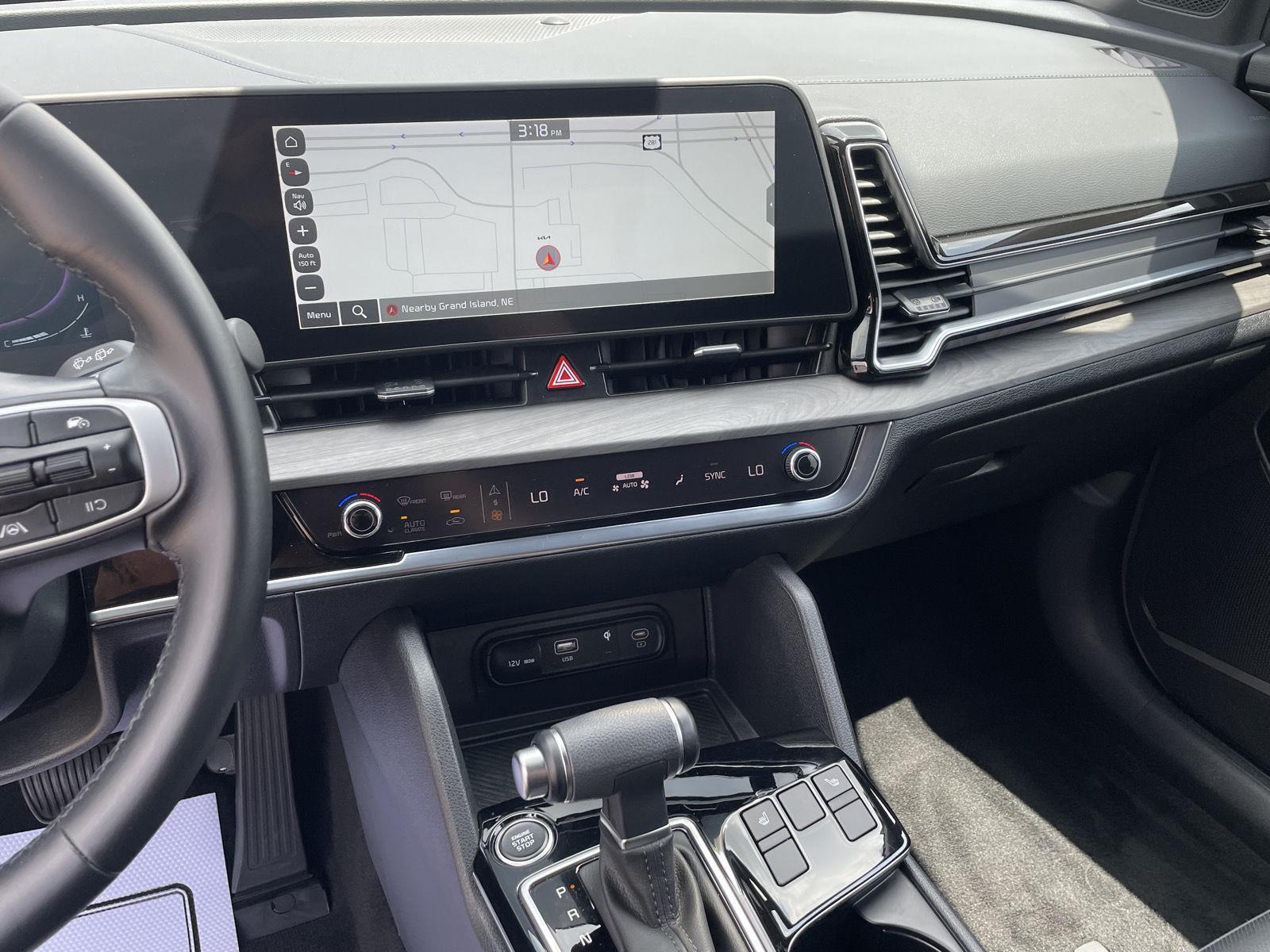 Vehicle photo 14