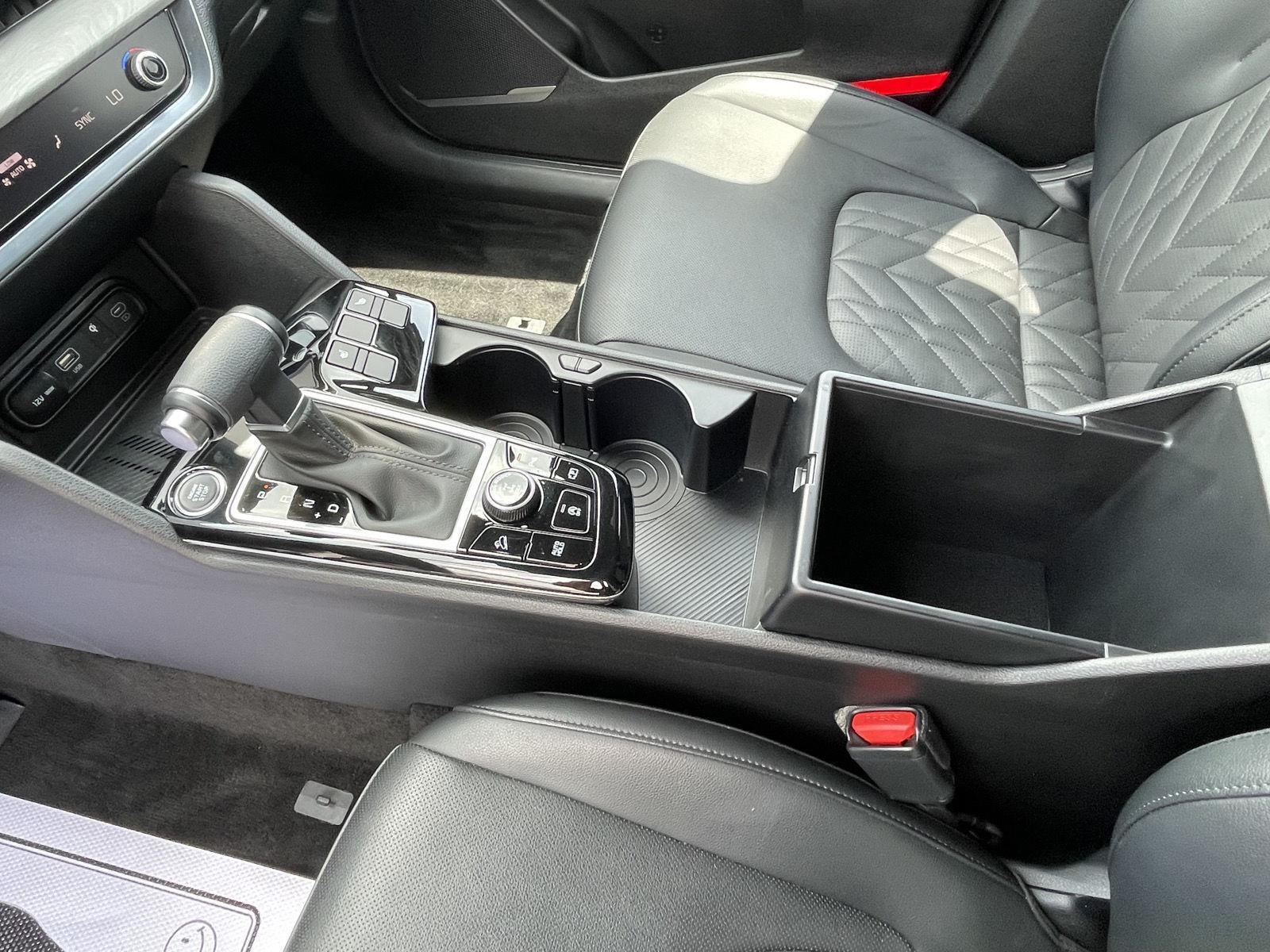Vehicle photo 15