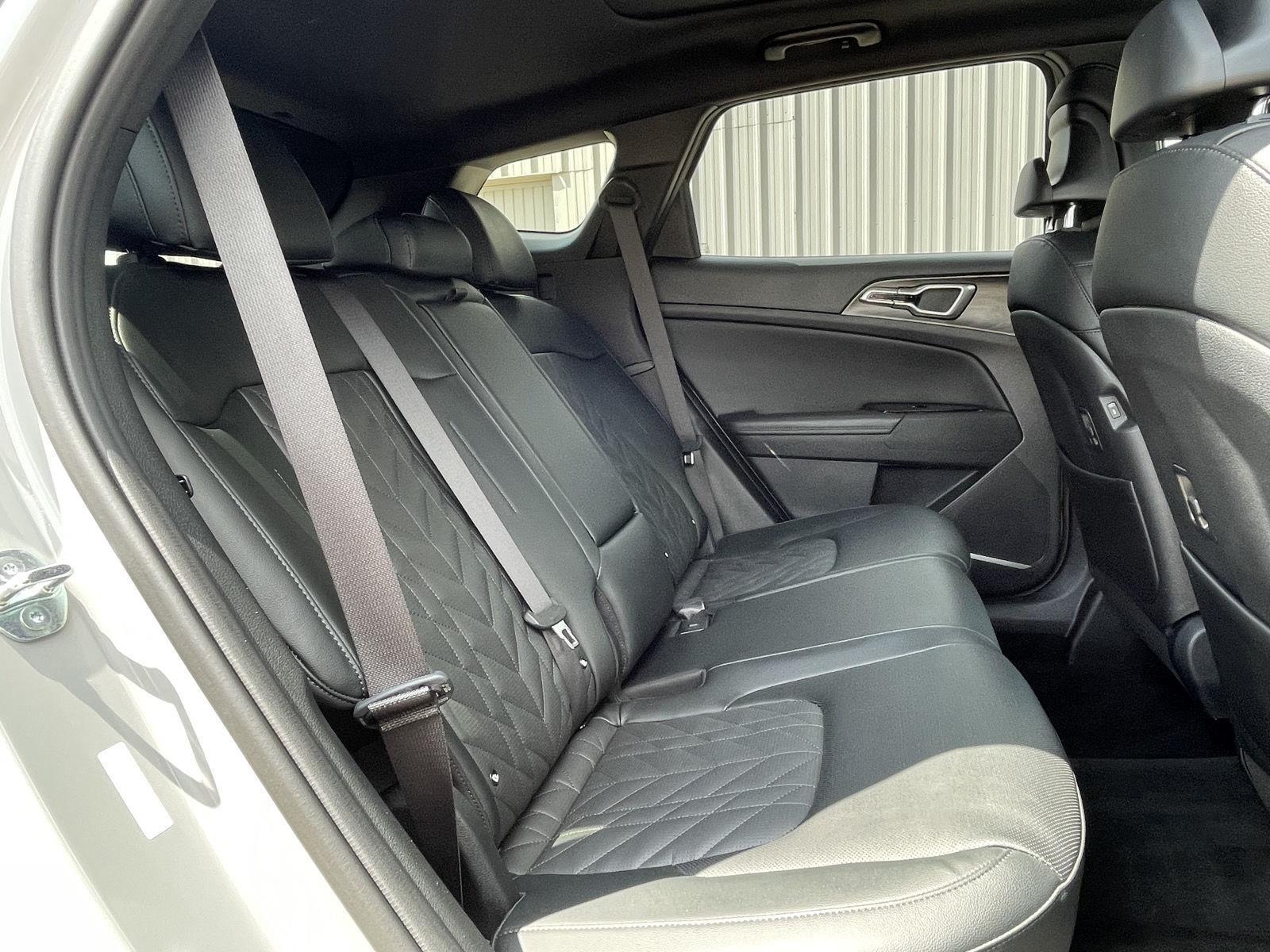 Vehicle photo 18