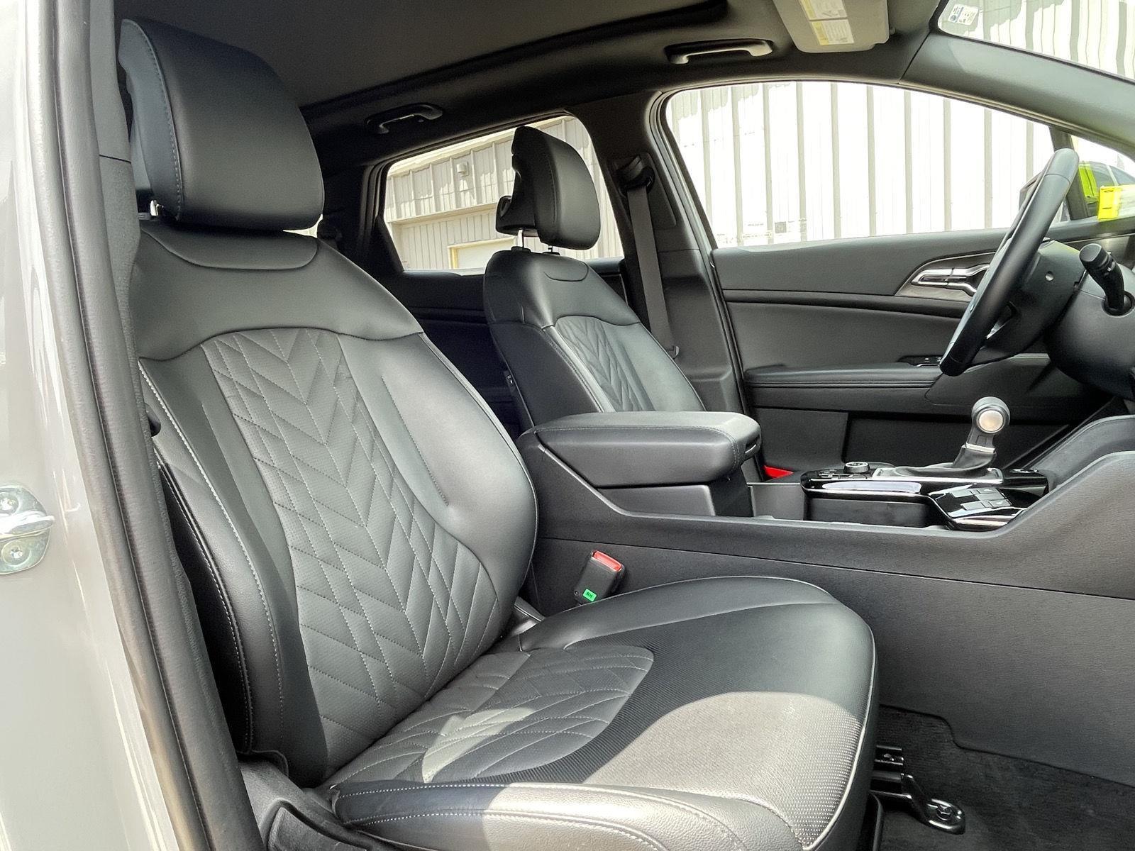 Vehicle photo 20