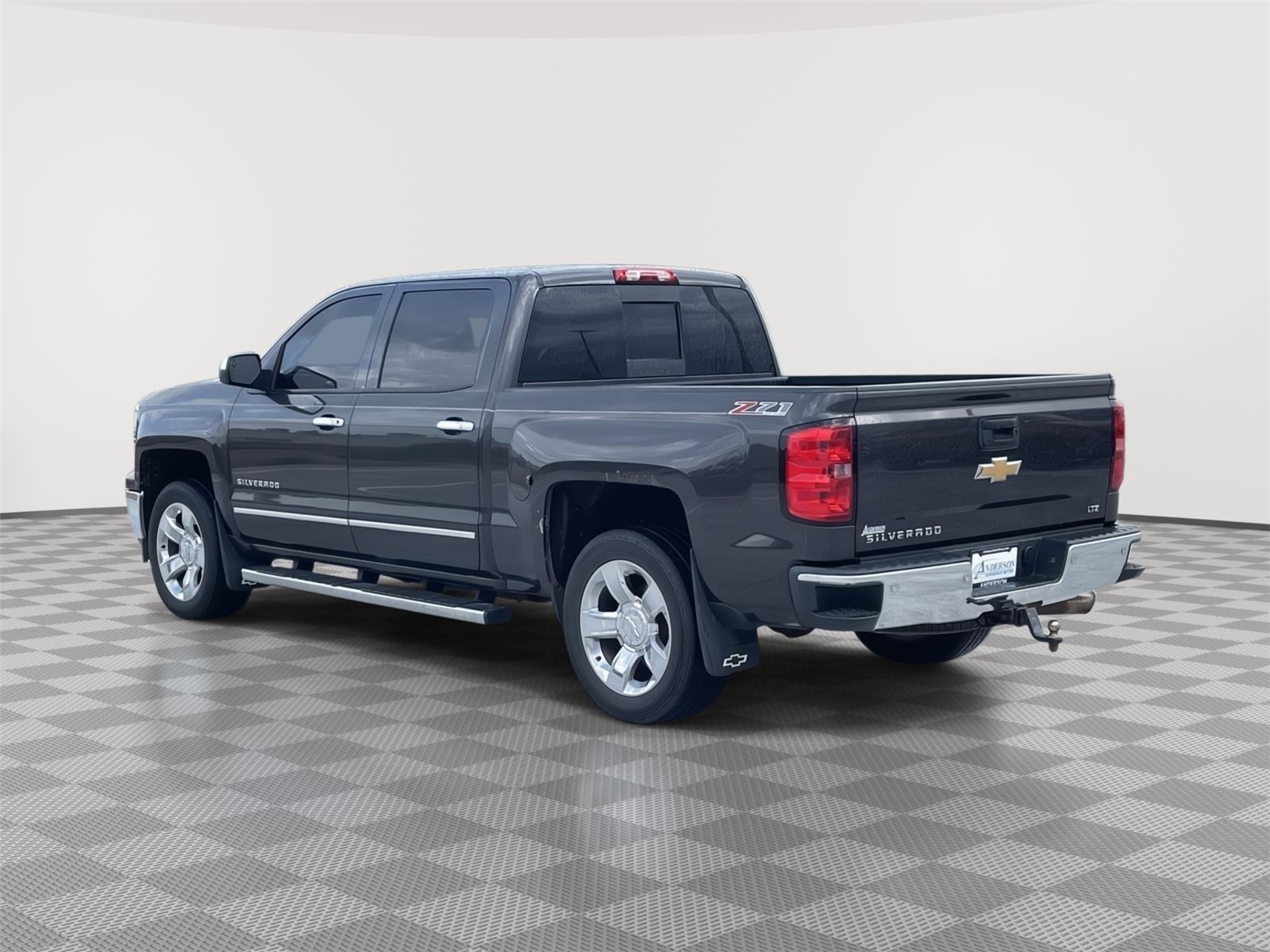 Vehicle photo 4