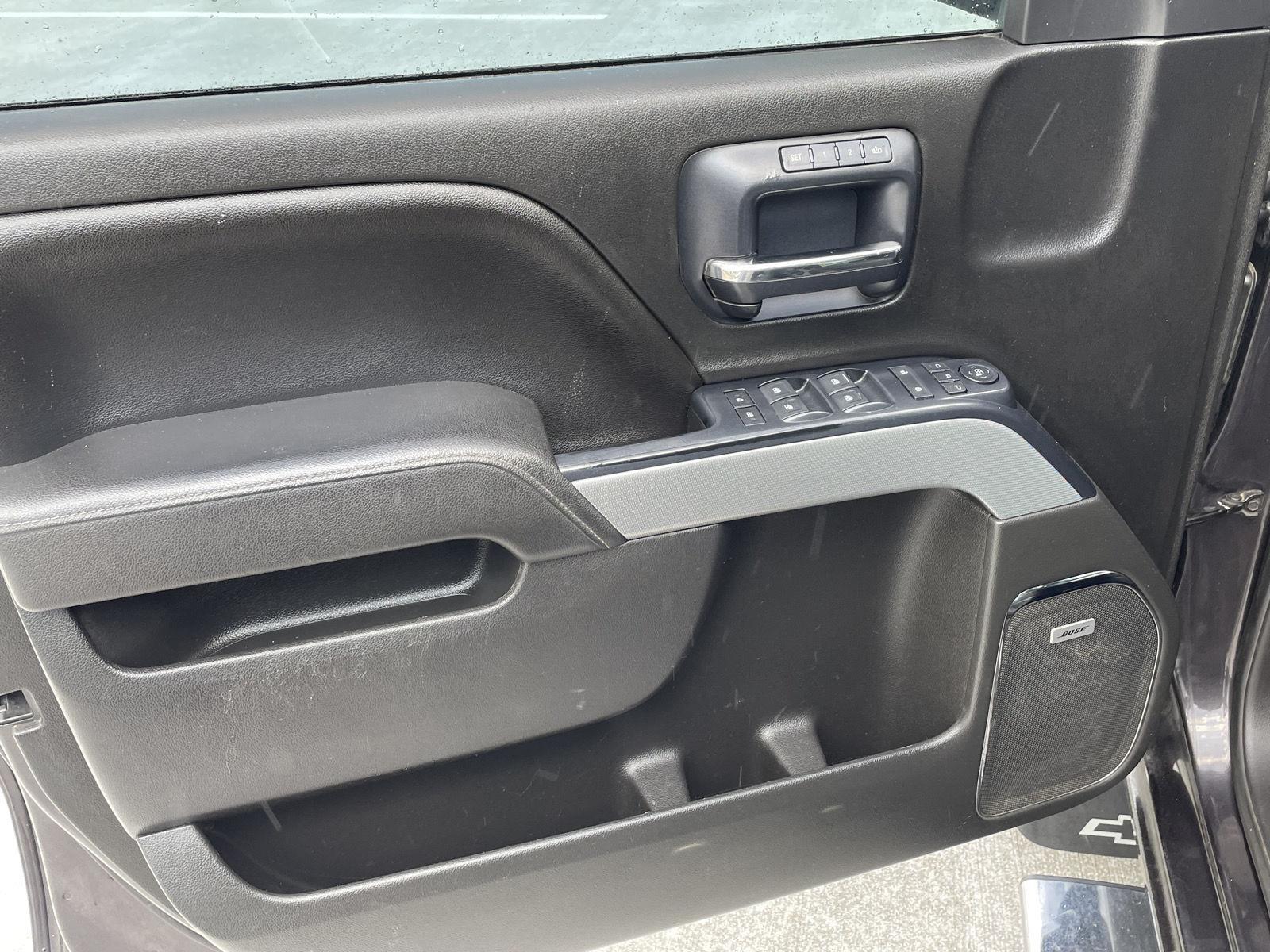 Vehicle photo 12