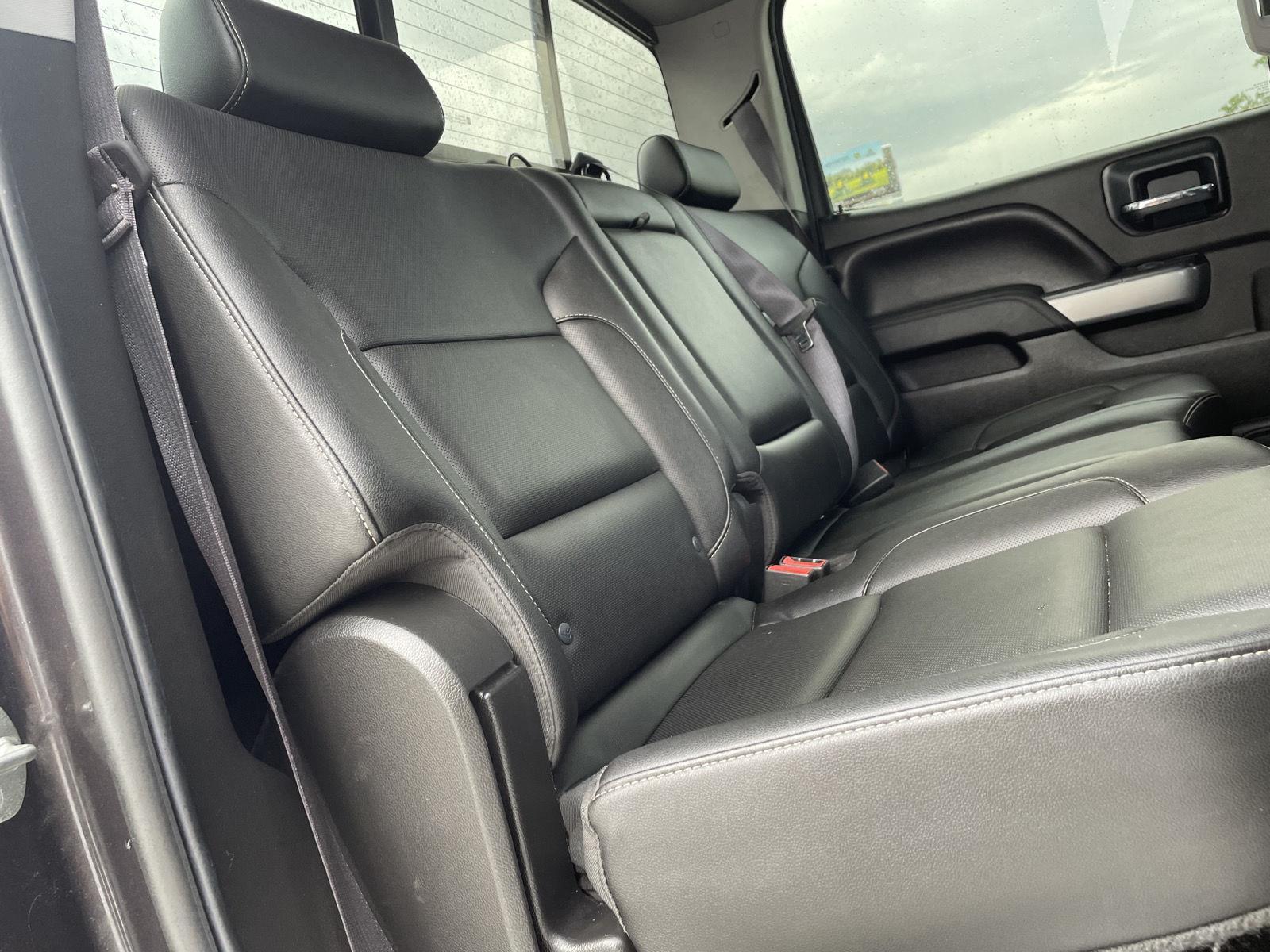 Vehicle photo 19