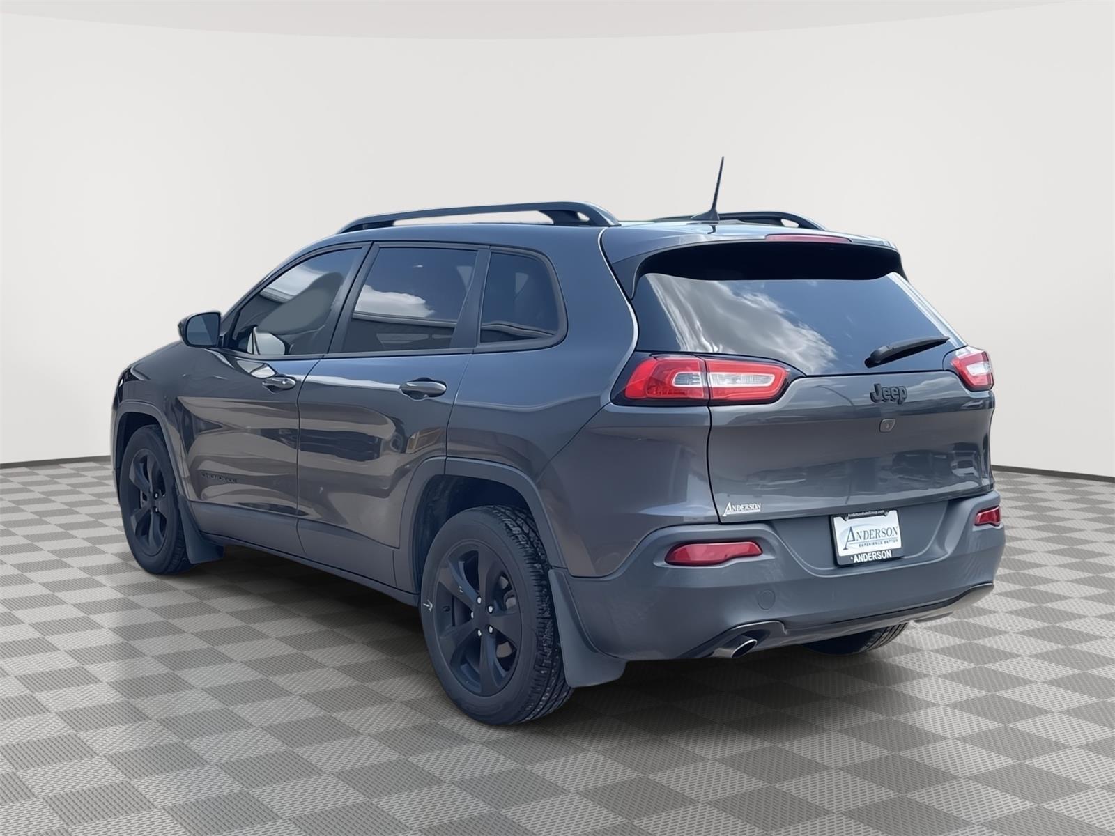 Vehicle photo 4
