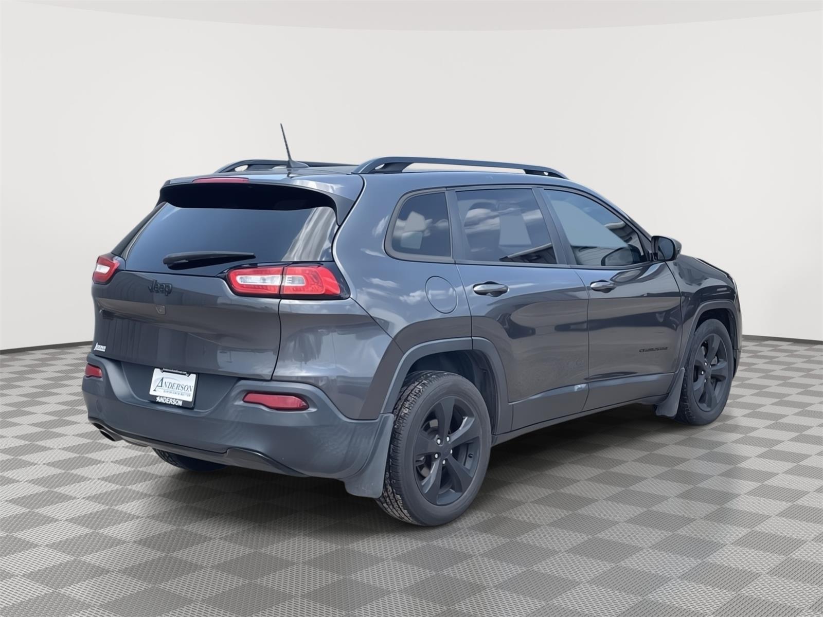 Vehicle photo 6