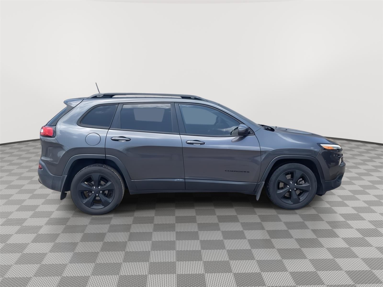 Vehicle photo 7