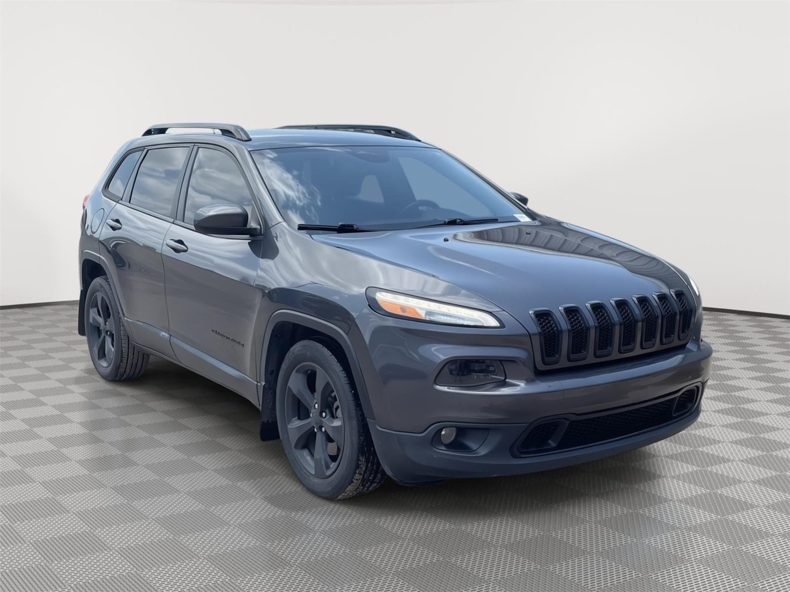 Vehicle photo 8
