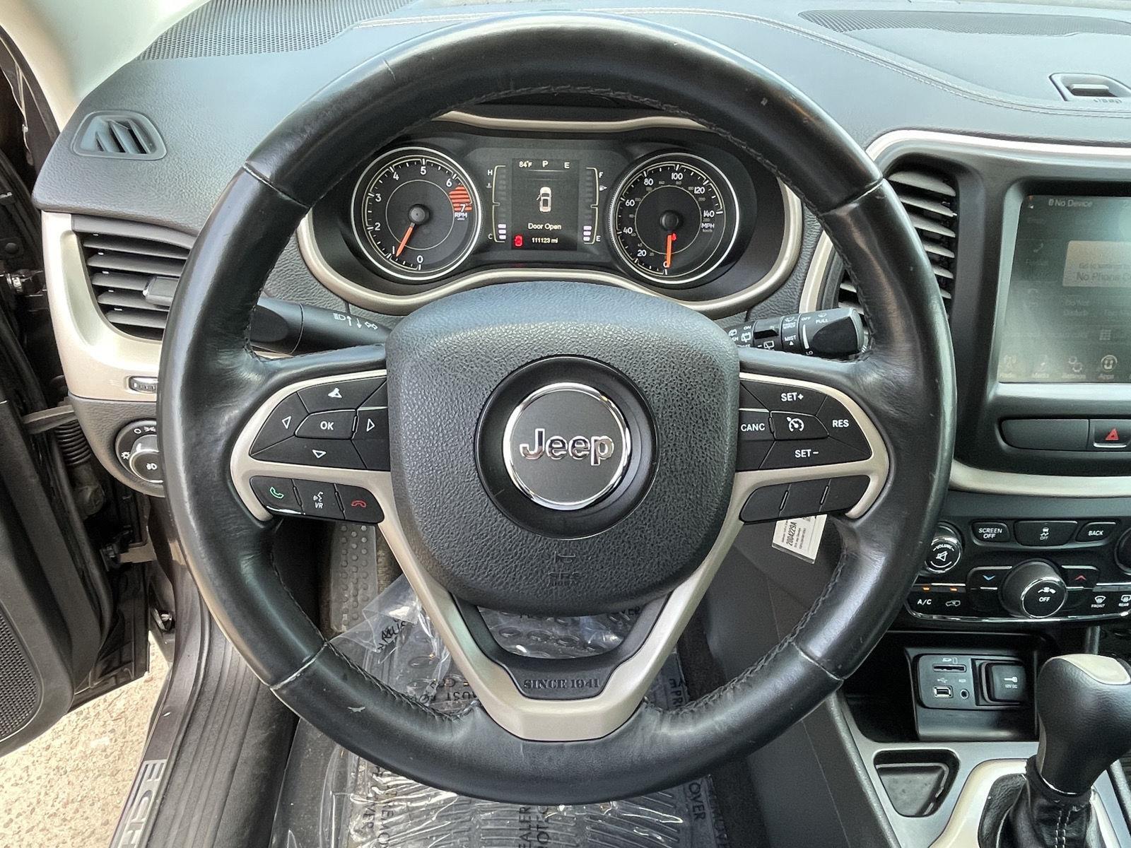 Vehicle photo 12