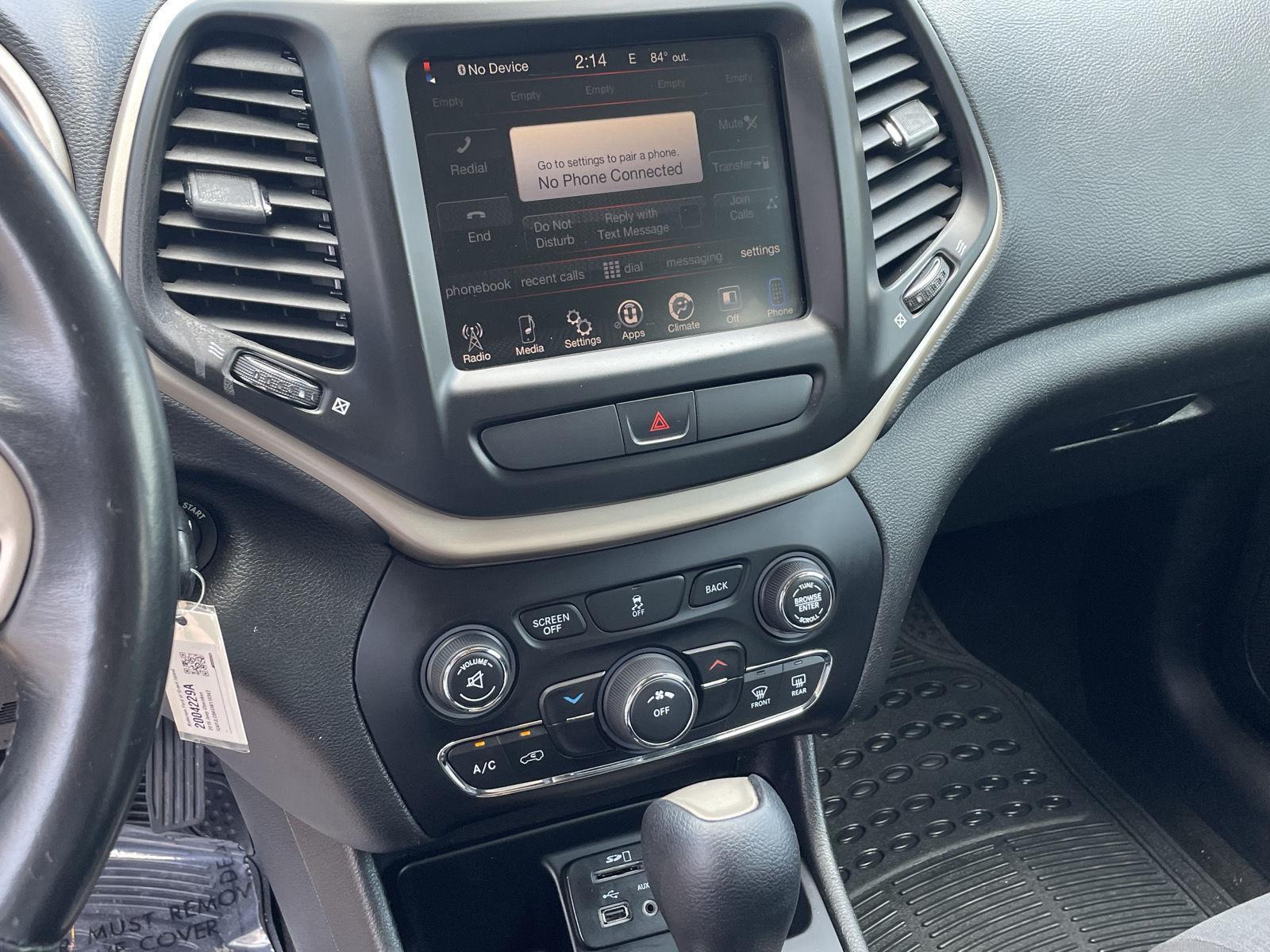 Vehicle photo 13