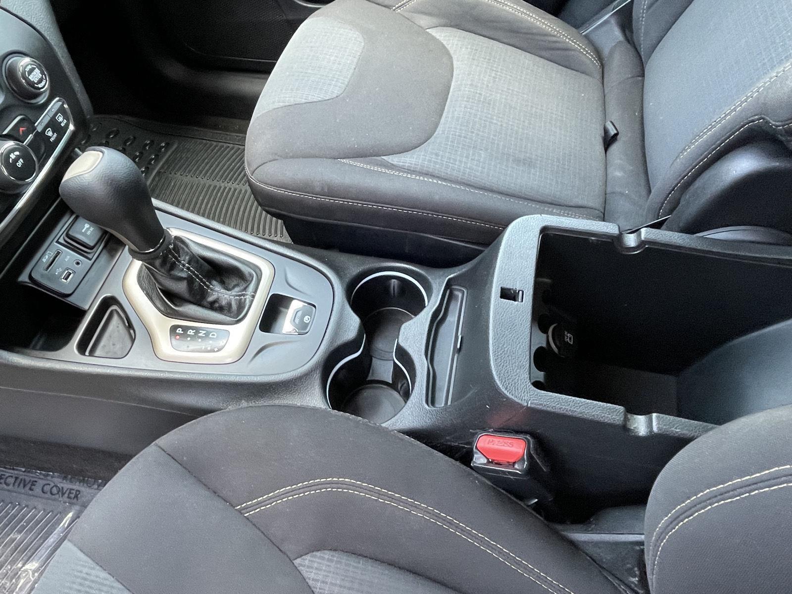 Vehicle photo 14