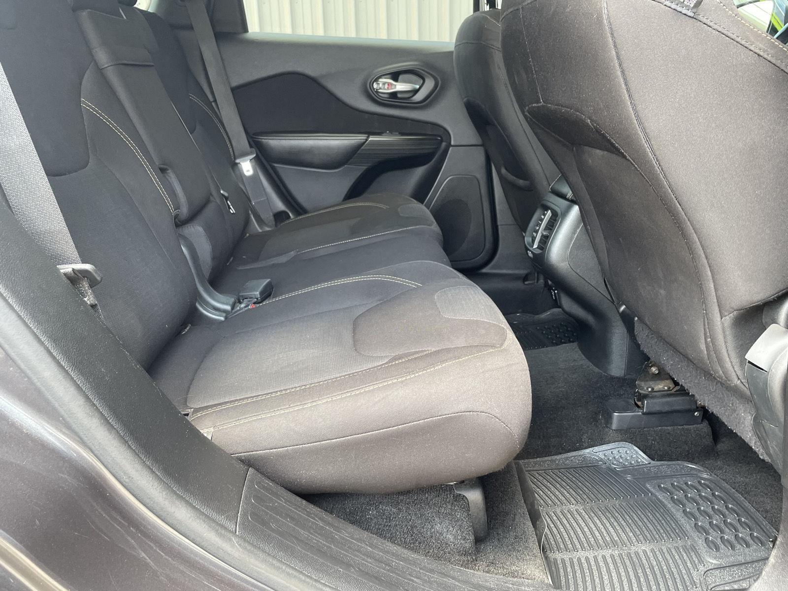 Vehicle photo 16