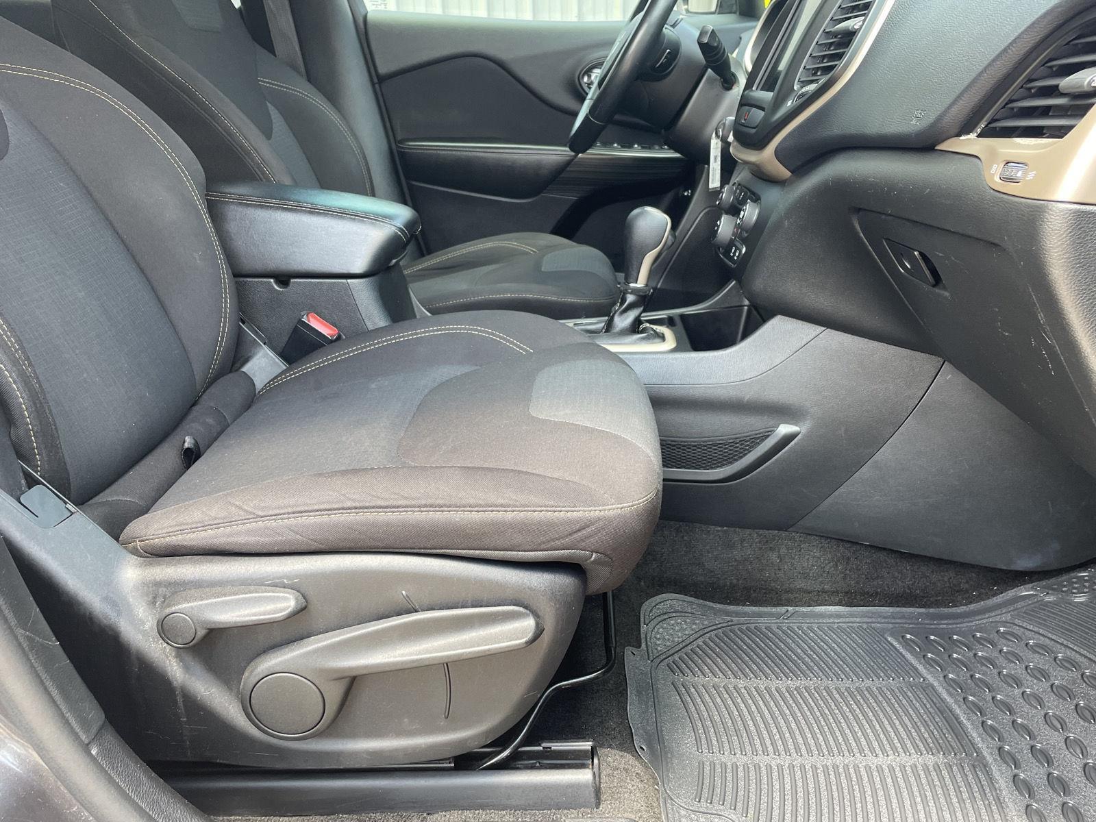 Vehicle photo 18