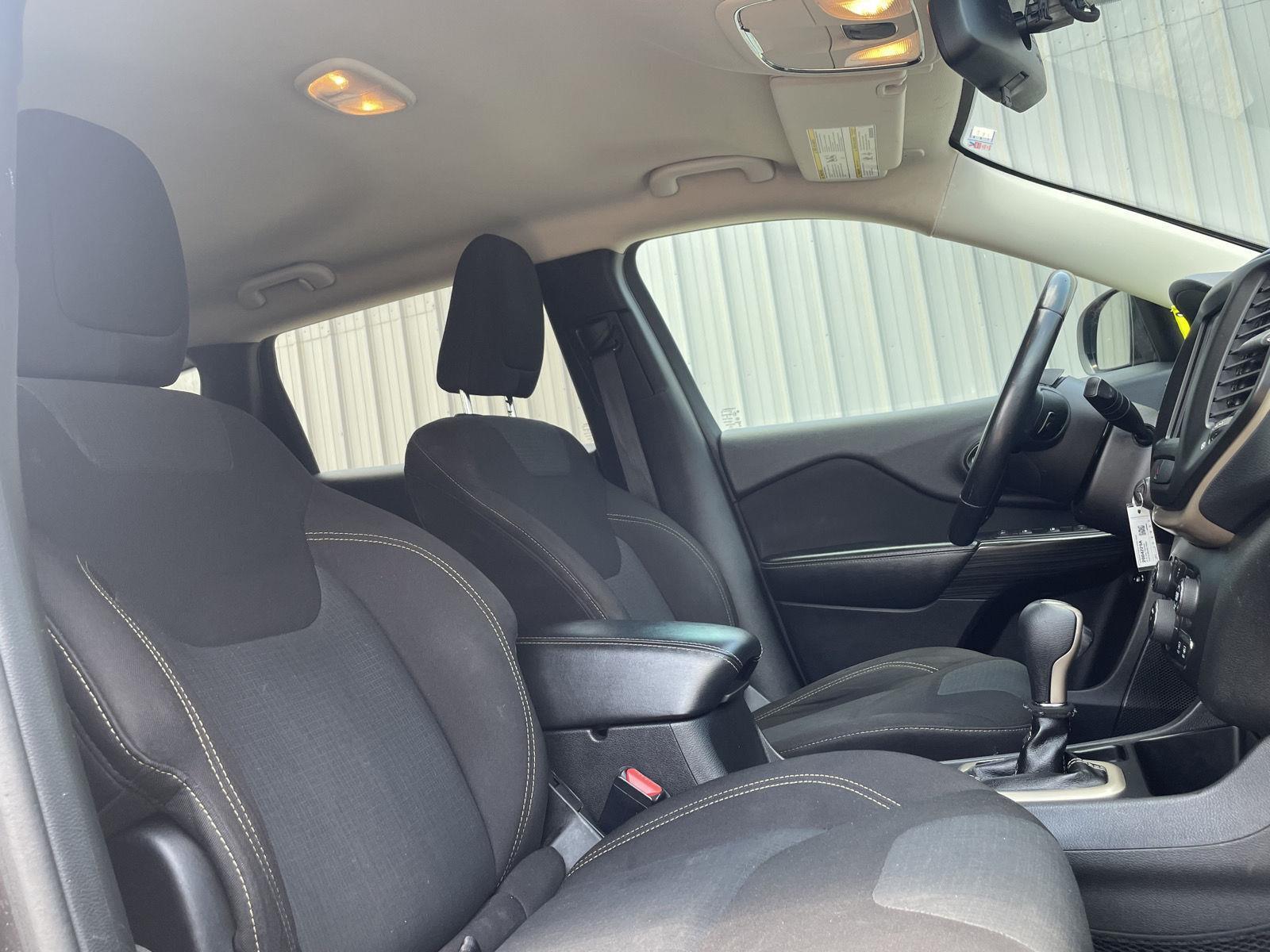 Vehicle photo 19