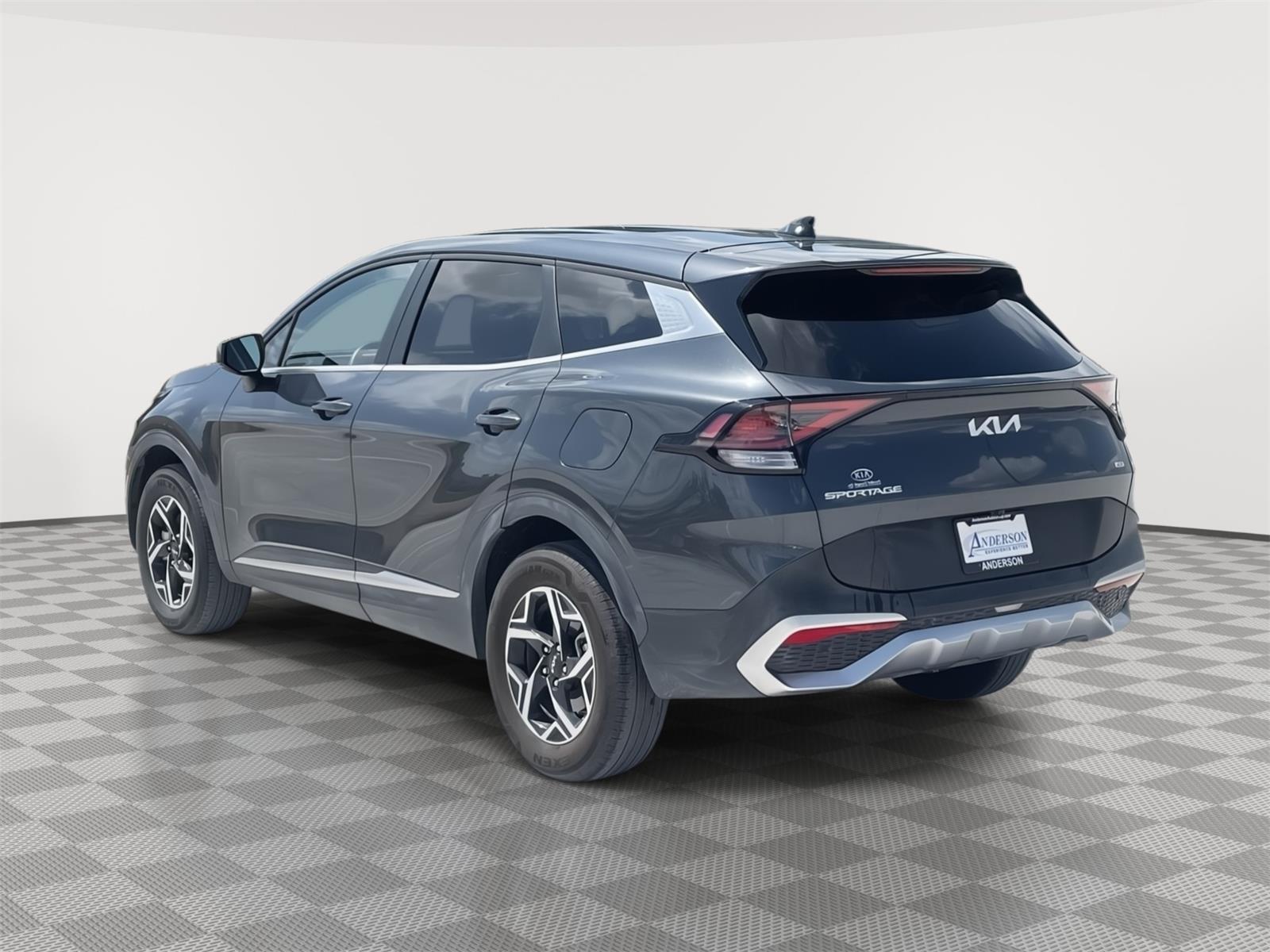 Vehicle photo 4