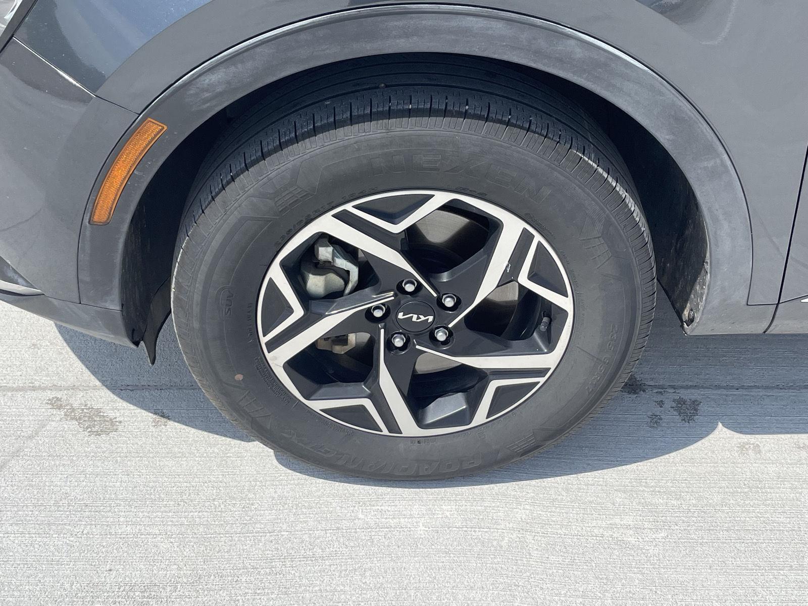 Vehicle photo 10