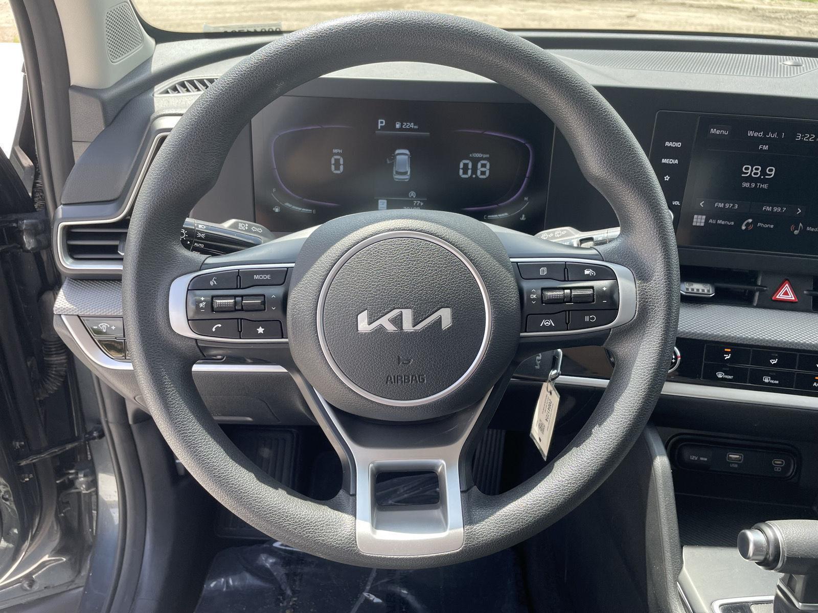 Vehicle photo 13