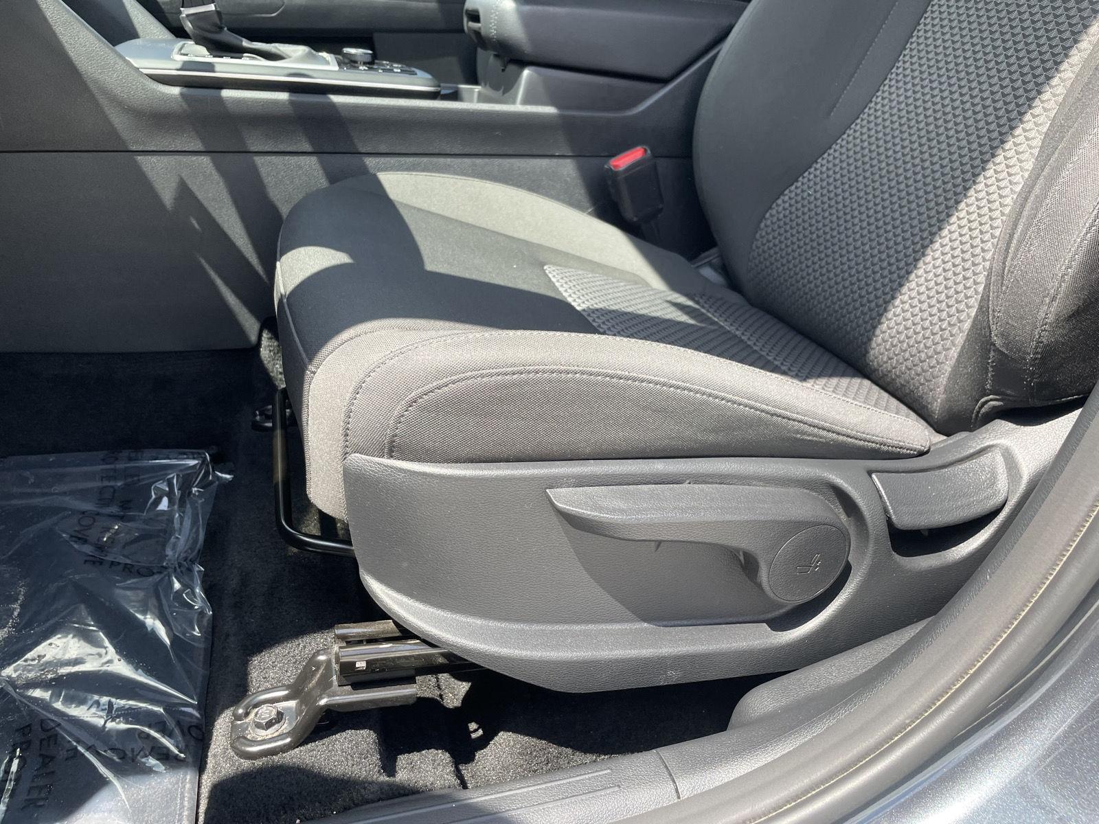 Vehicle photo 17