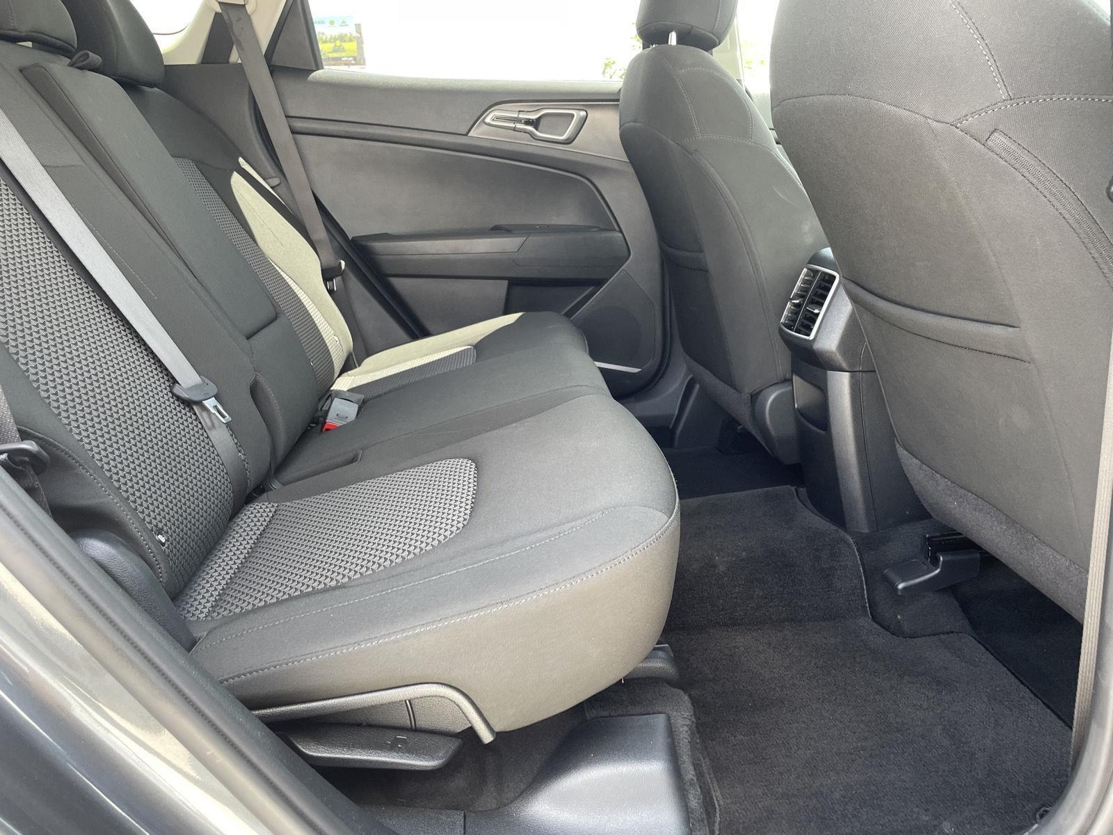 Vehicle photo 18