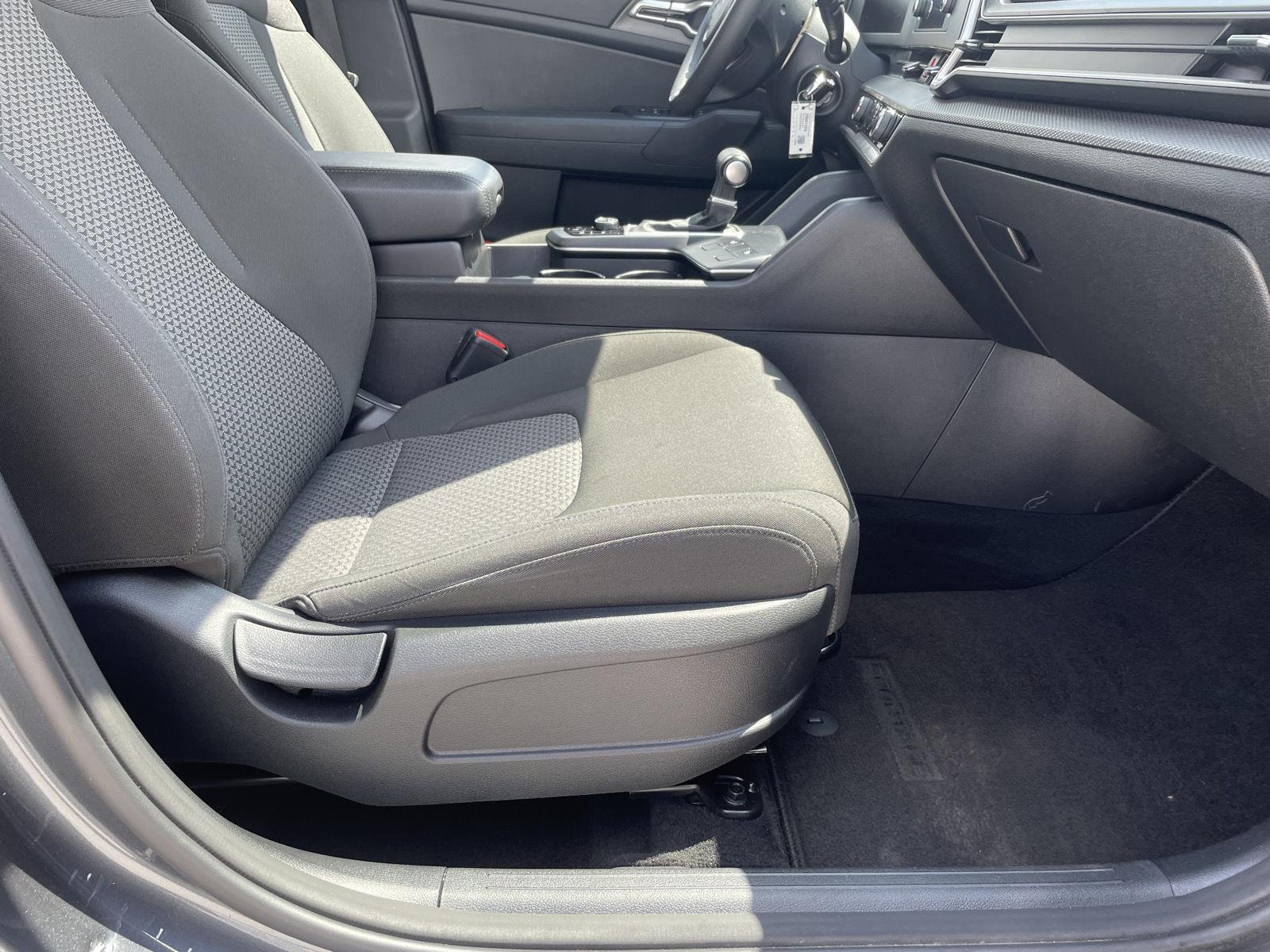 Vehicle photo 19