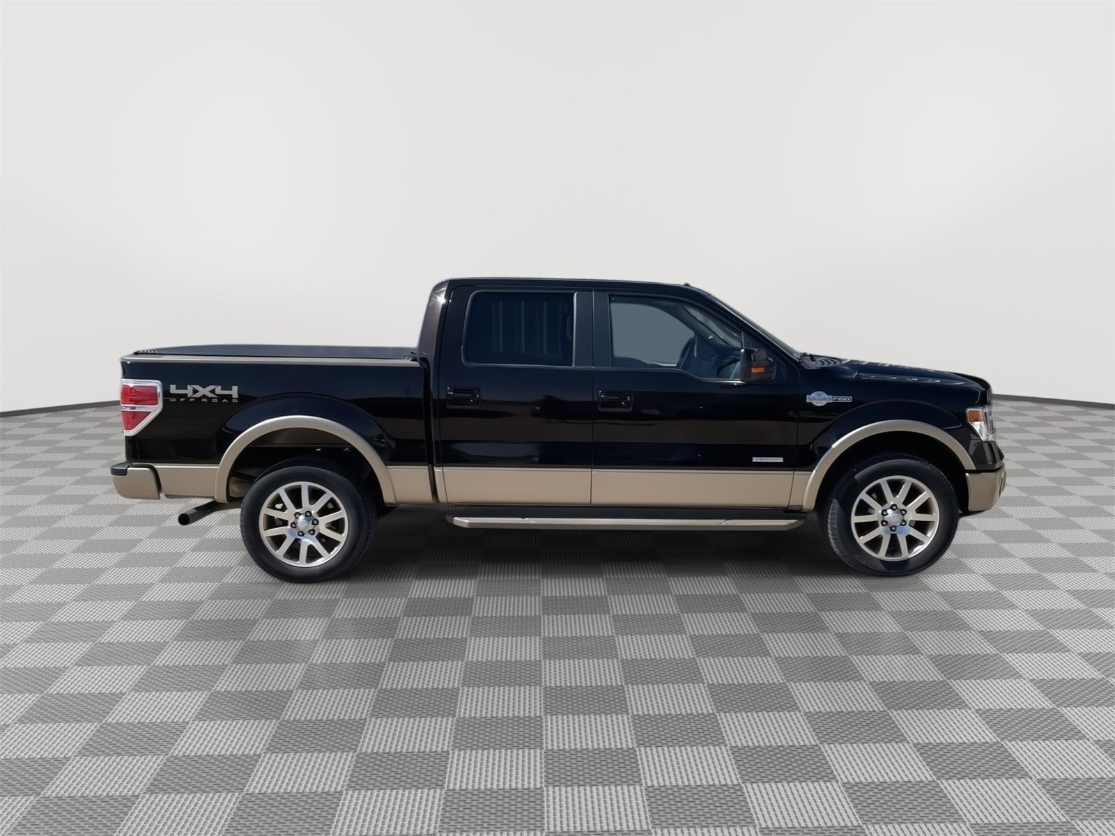 Vehicle photo 7
