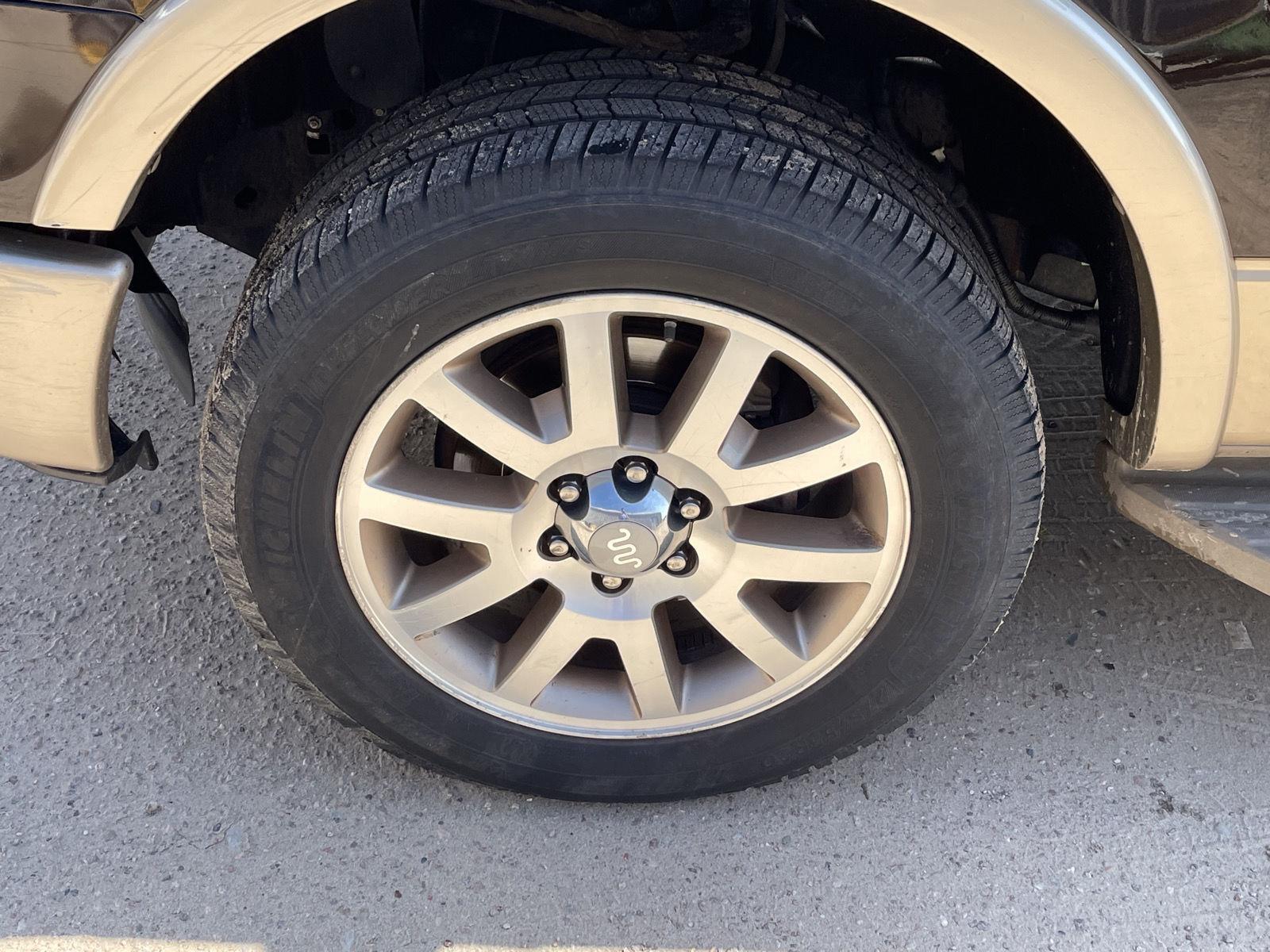 Vehicle photo 10
