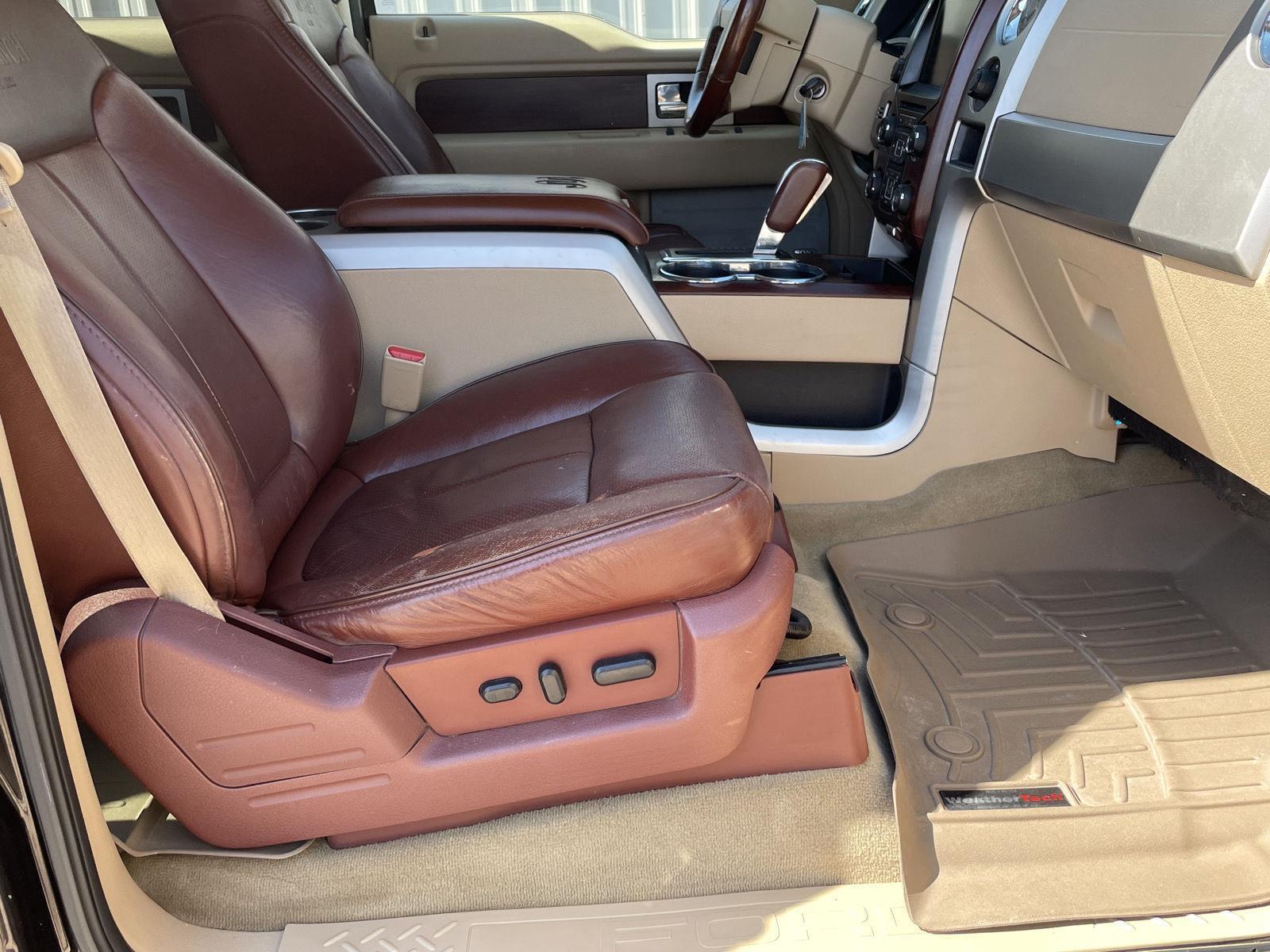 Vehicle photo 19
