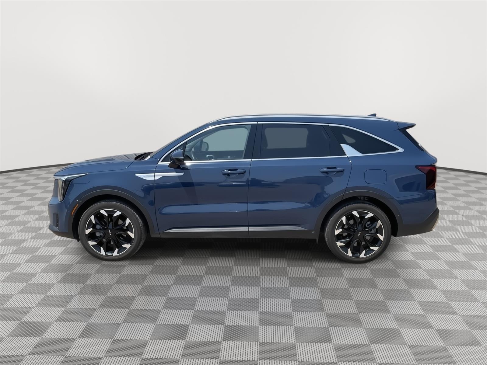 Vehicle photo 2