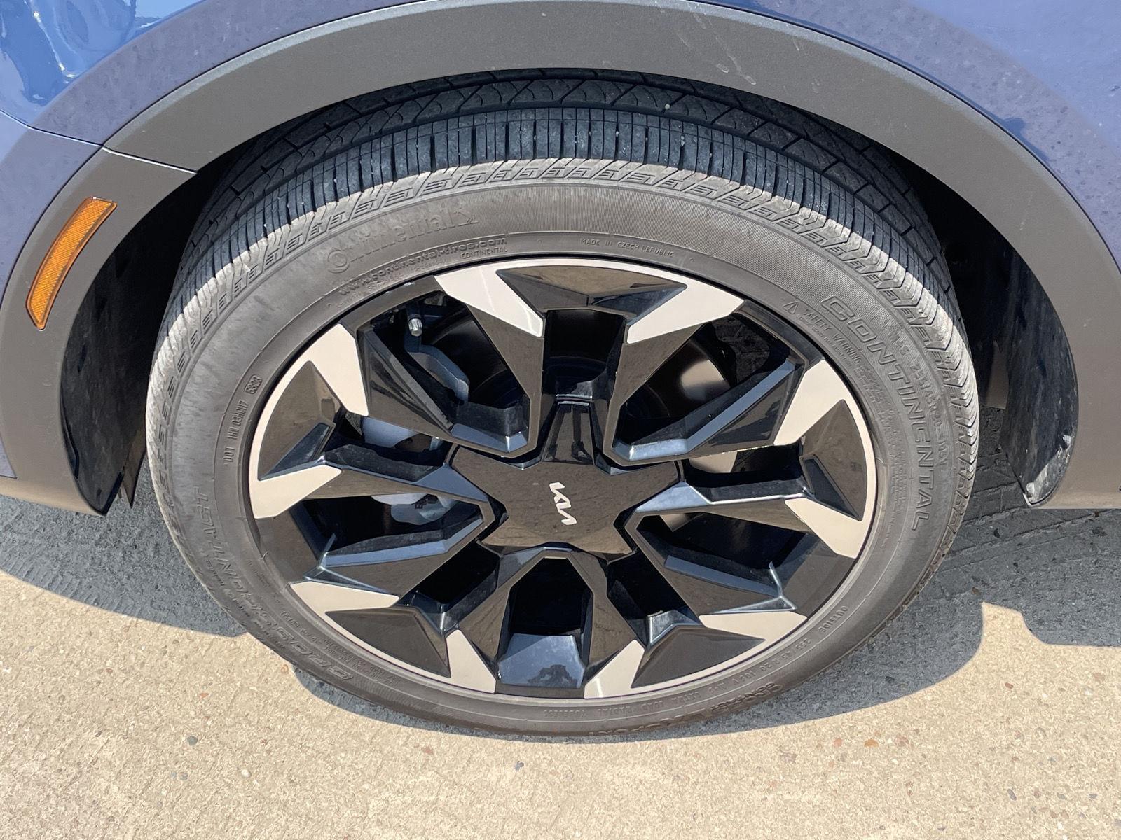 Vehicle photo 10