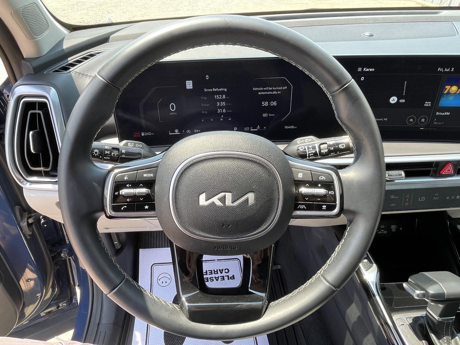 Vehicle photo 13
