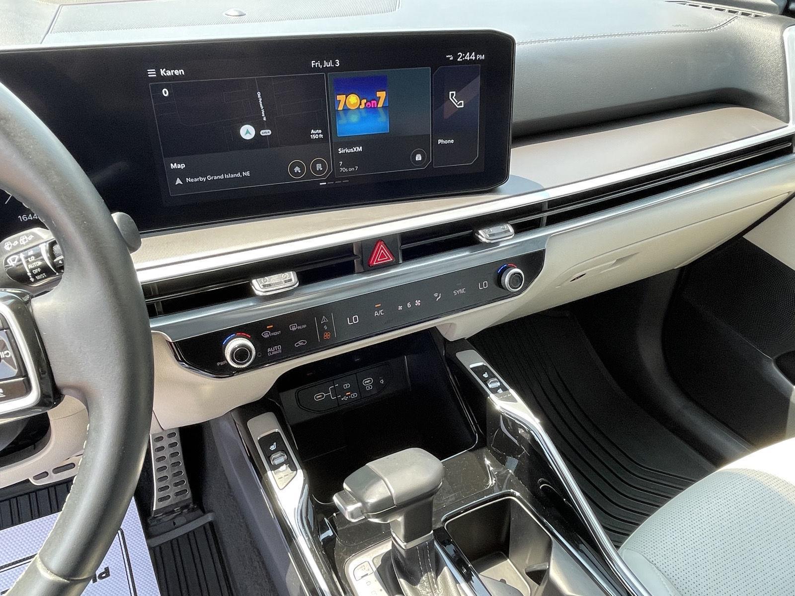 Vehicle photo 14