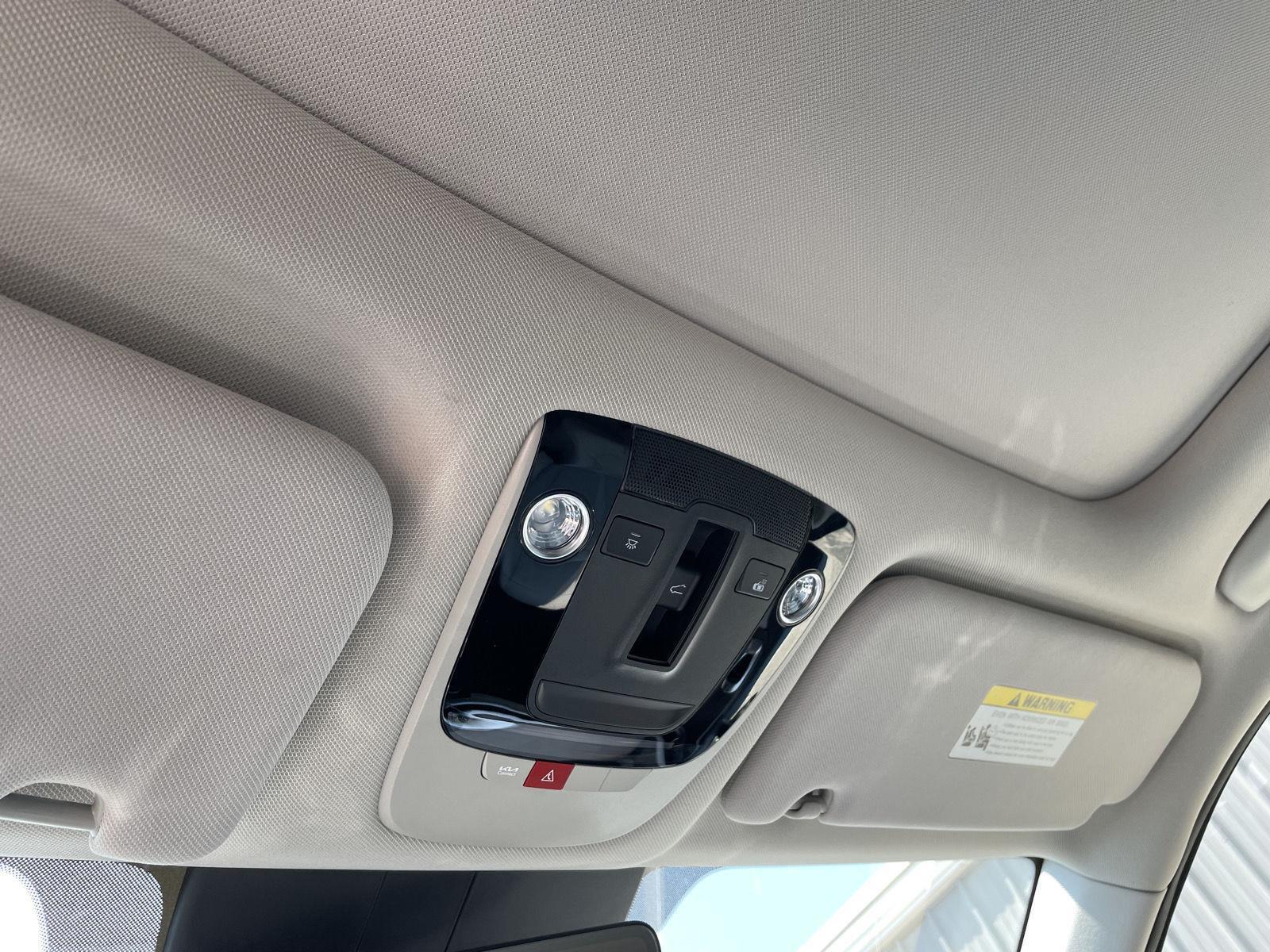 Vehicle photo 16