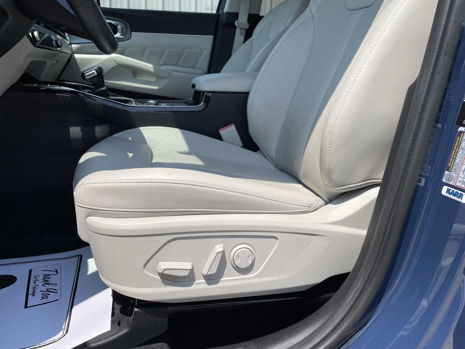 Vehicle photo 17
