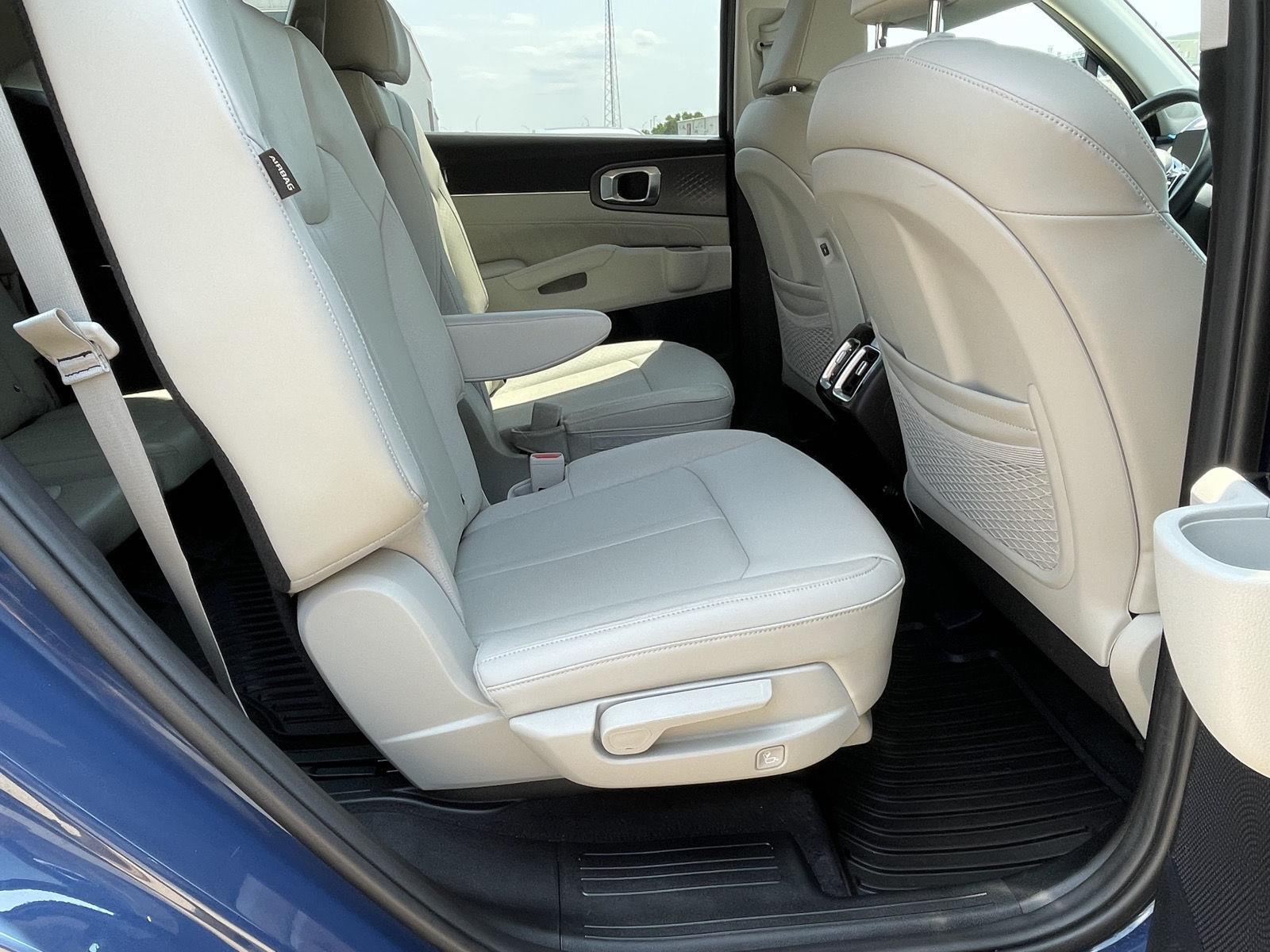 Vehicle photo 19