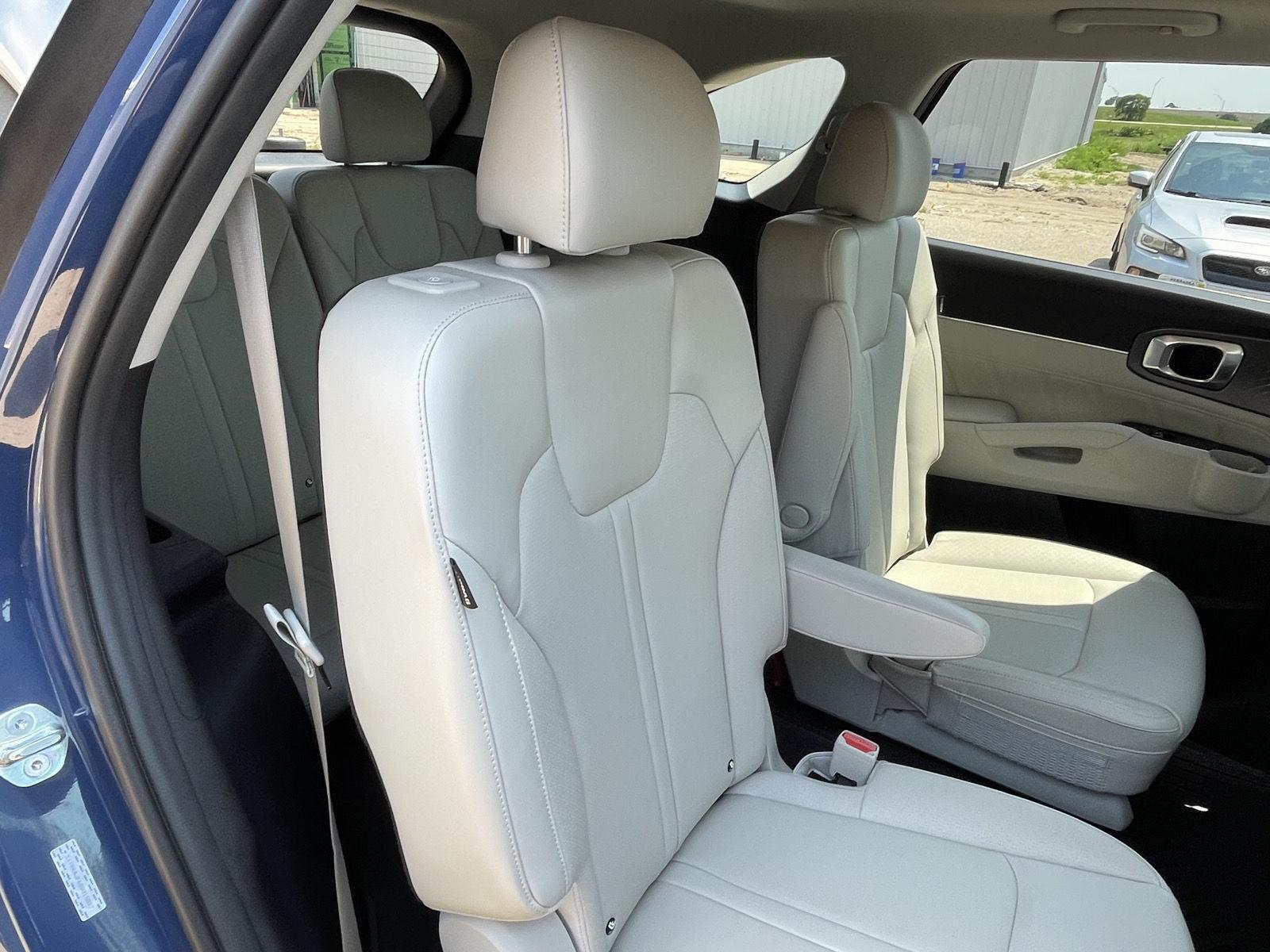 Vehicle photo 20