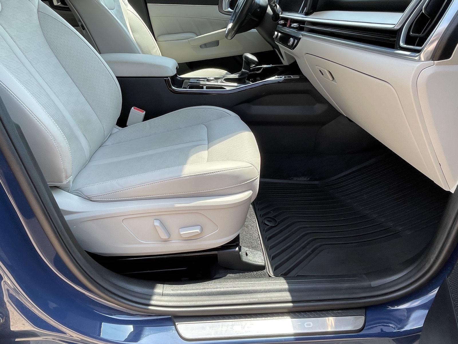 Vehicle photo 21
