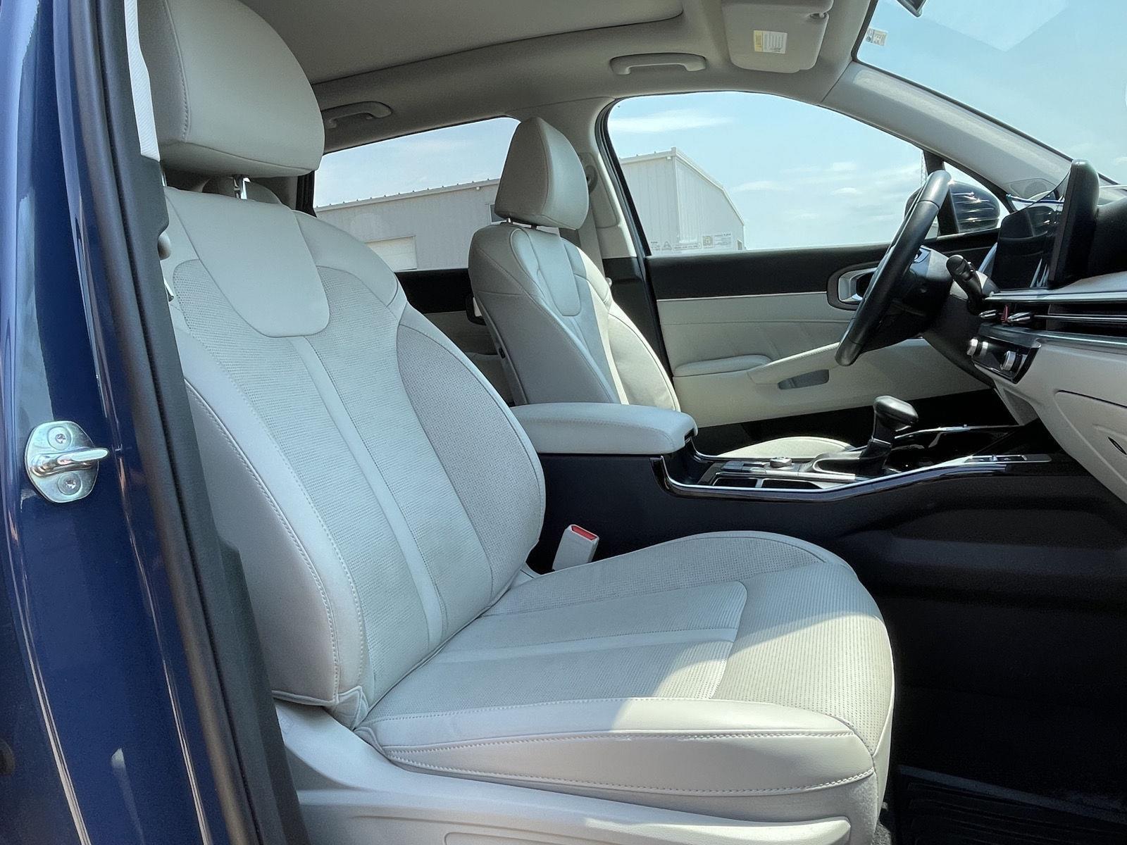 Vehicle photo 22