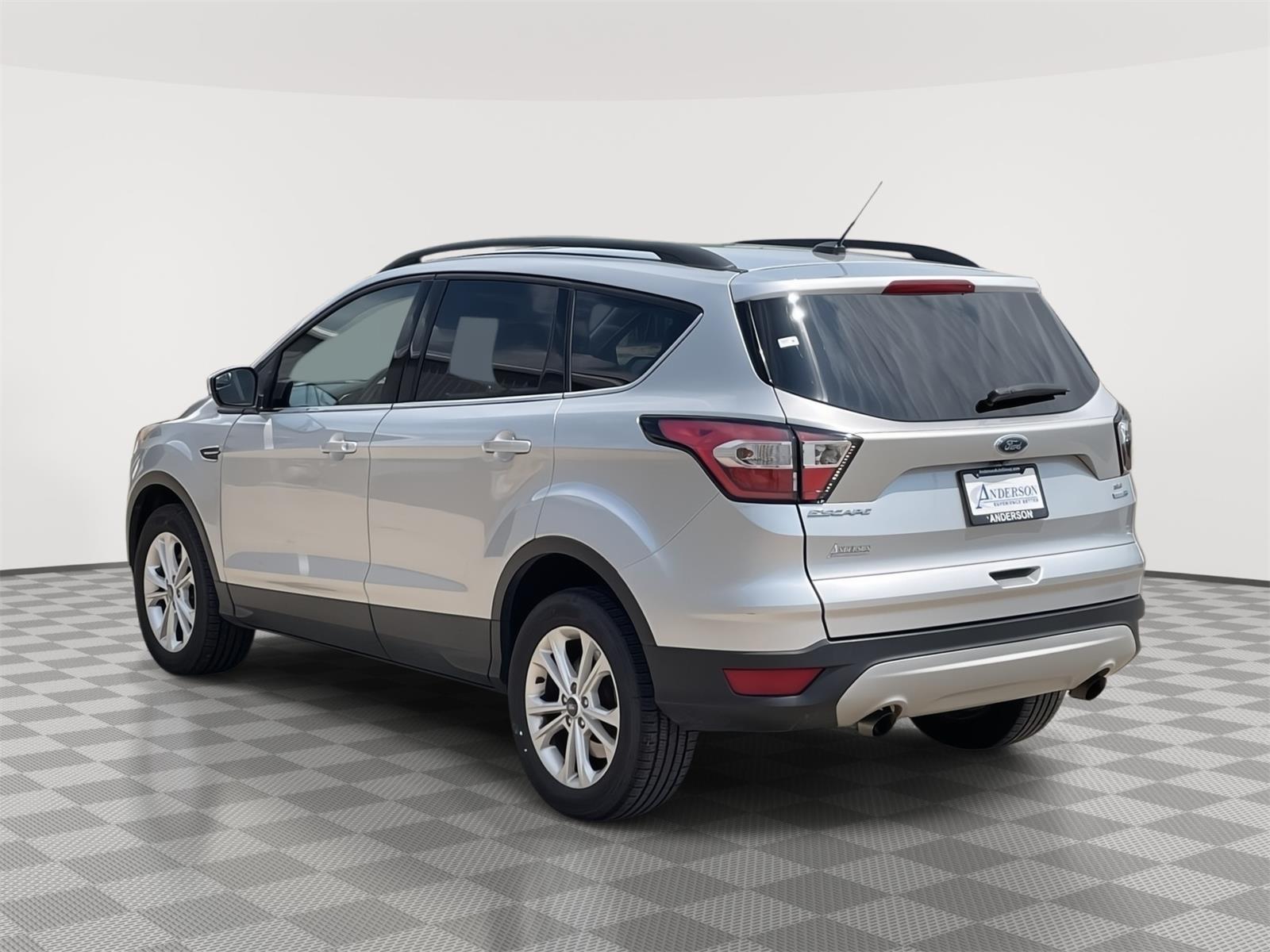 Vehicle photo 4