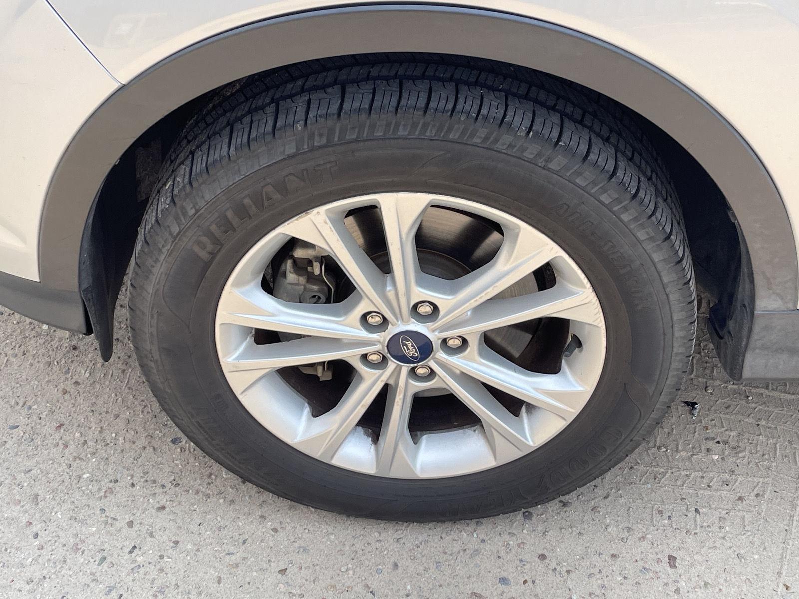 Vehicle photo 10