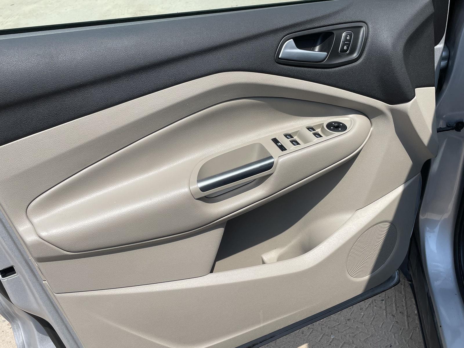 Vehicle photo 12