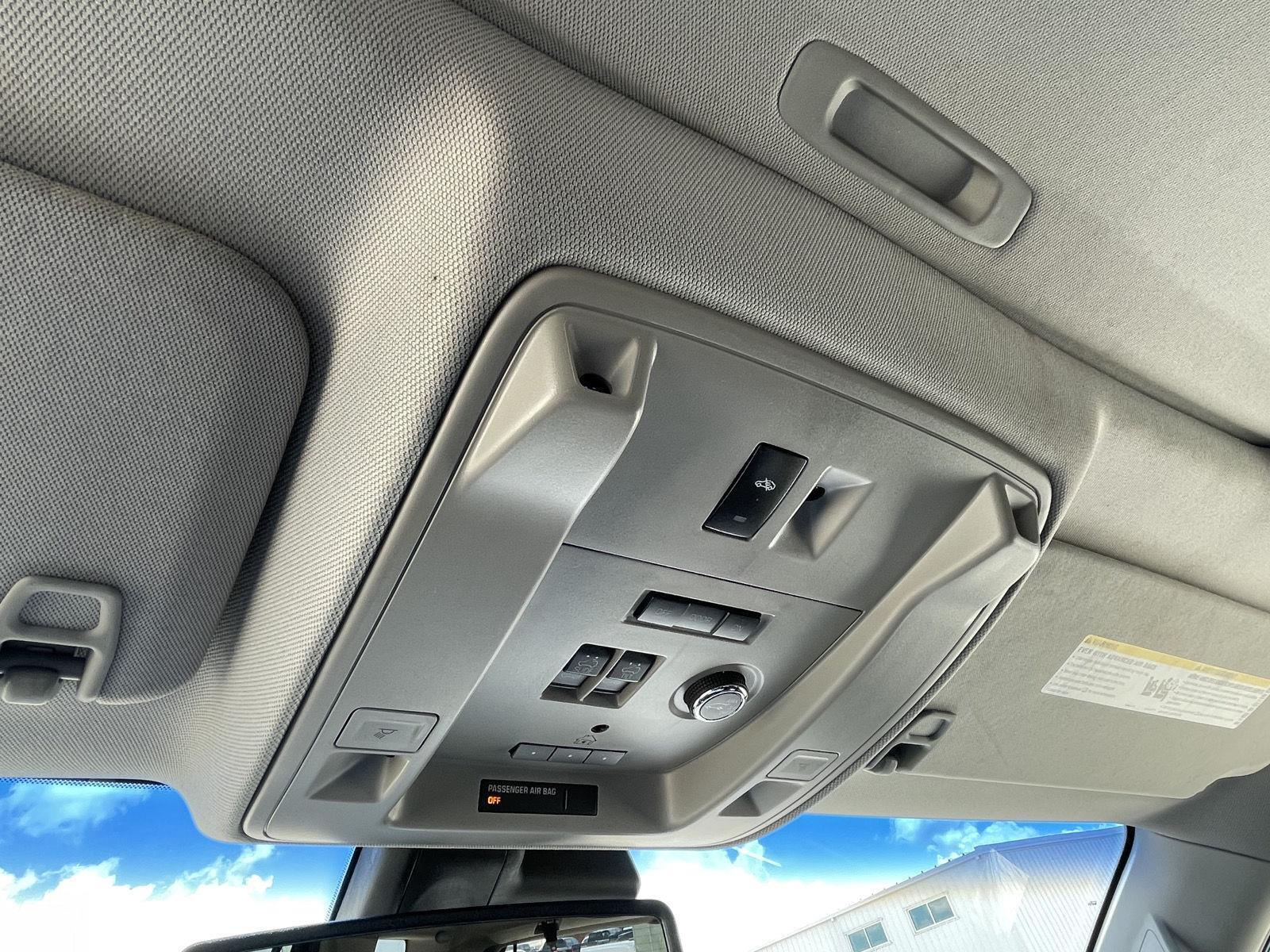 Vehicle photo 18