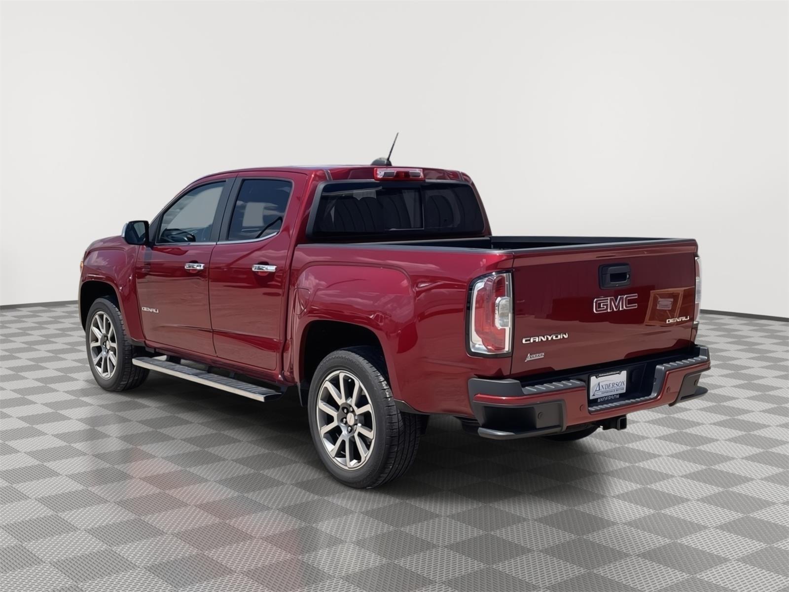 Vehicle photo 4